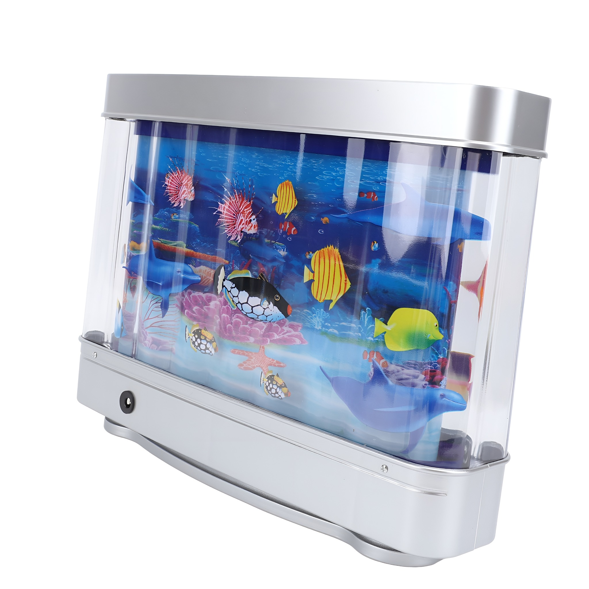 Ein dekoratives Aquarium mit sich bewegenden Fischen und blauem Hintergrund. Silberner Rahmen. Weißer Hintergrund.