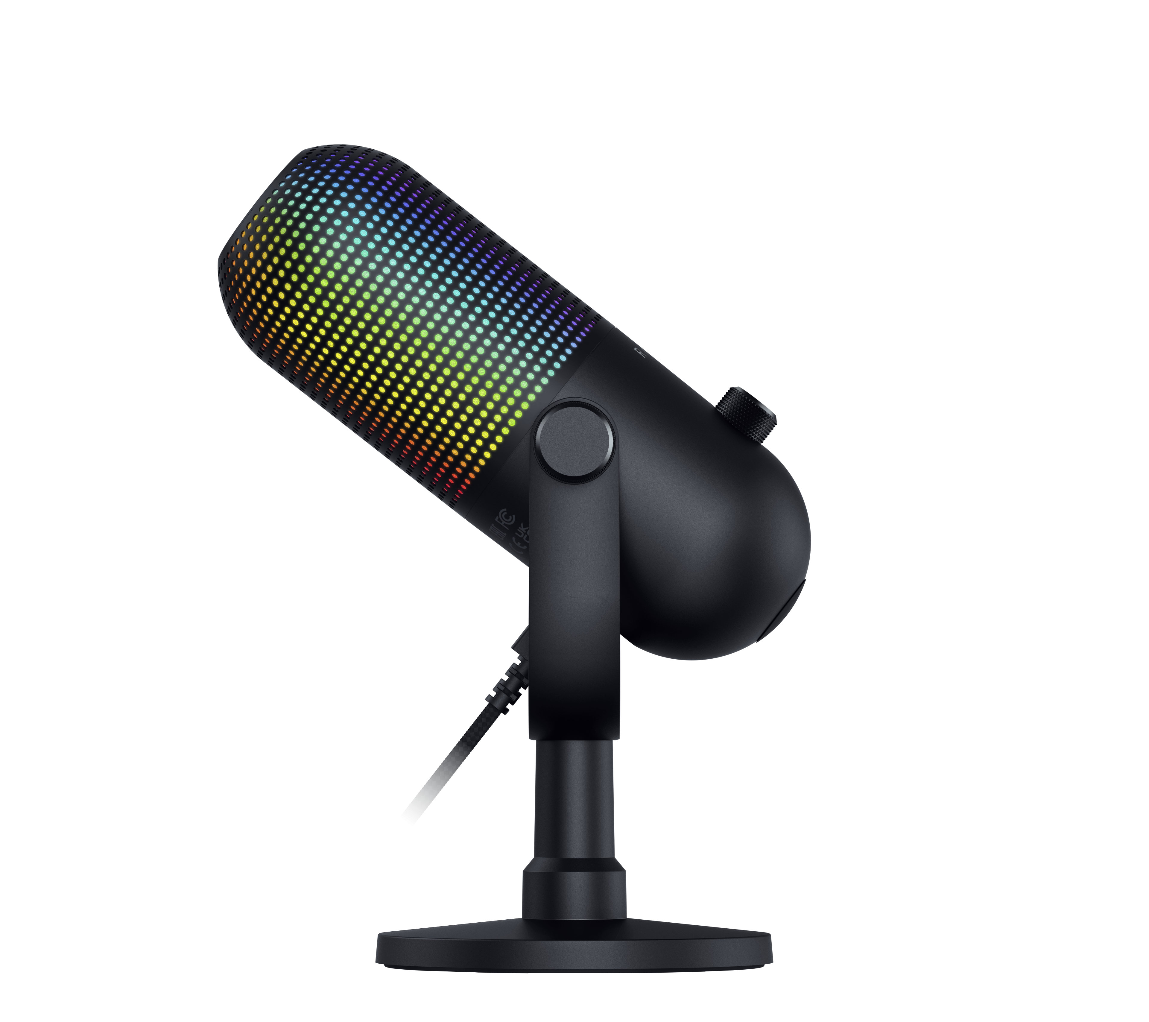 Czarny mikrofon z tęczowym światłem na górze. Jest na stojaku. Białe tło.