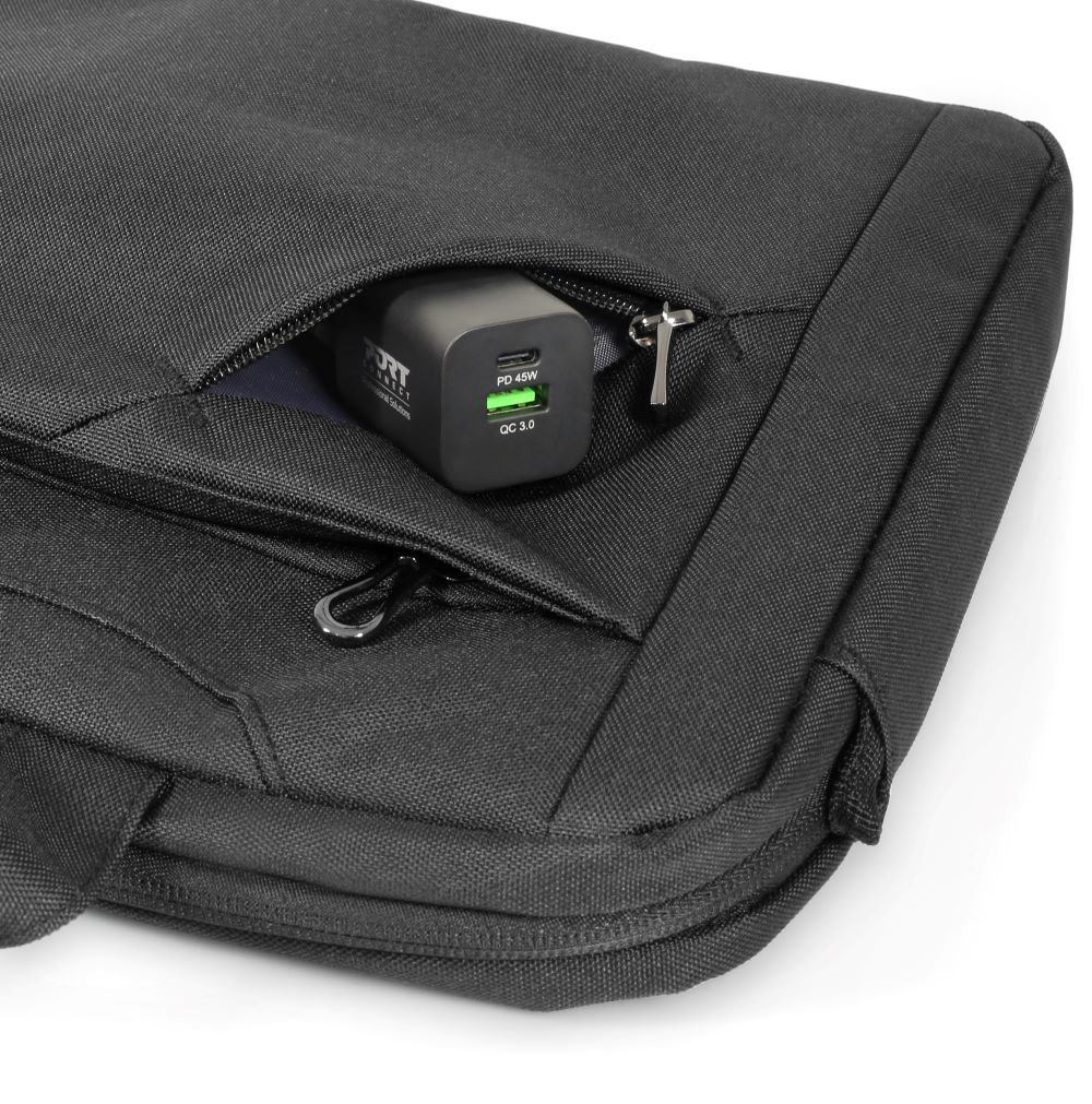 Borsa per laptop nera con caricatore che spunta dalla tasca. Il caricatore è nero e verde.