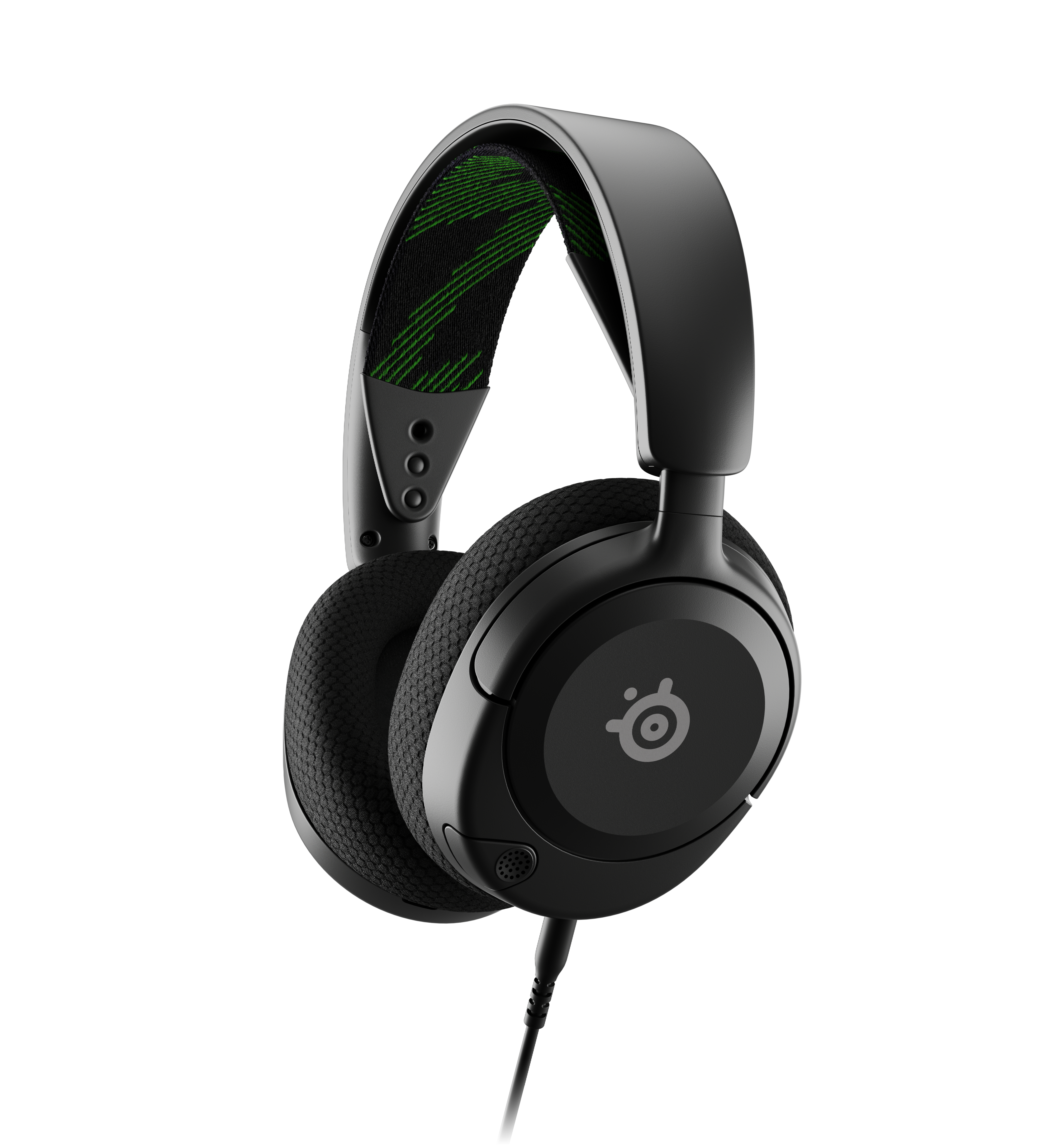 Zwarte gaming headset met groene accenten. Zwarte achtergrond, schuine opname.