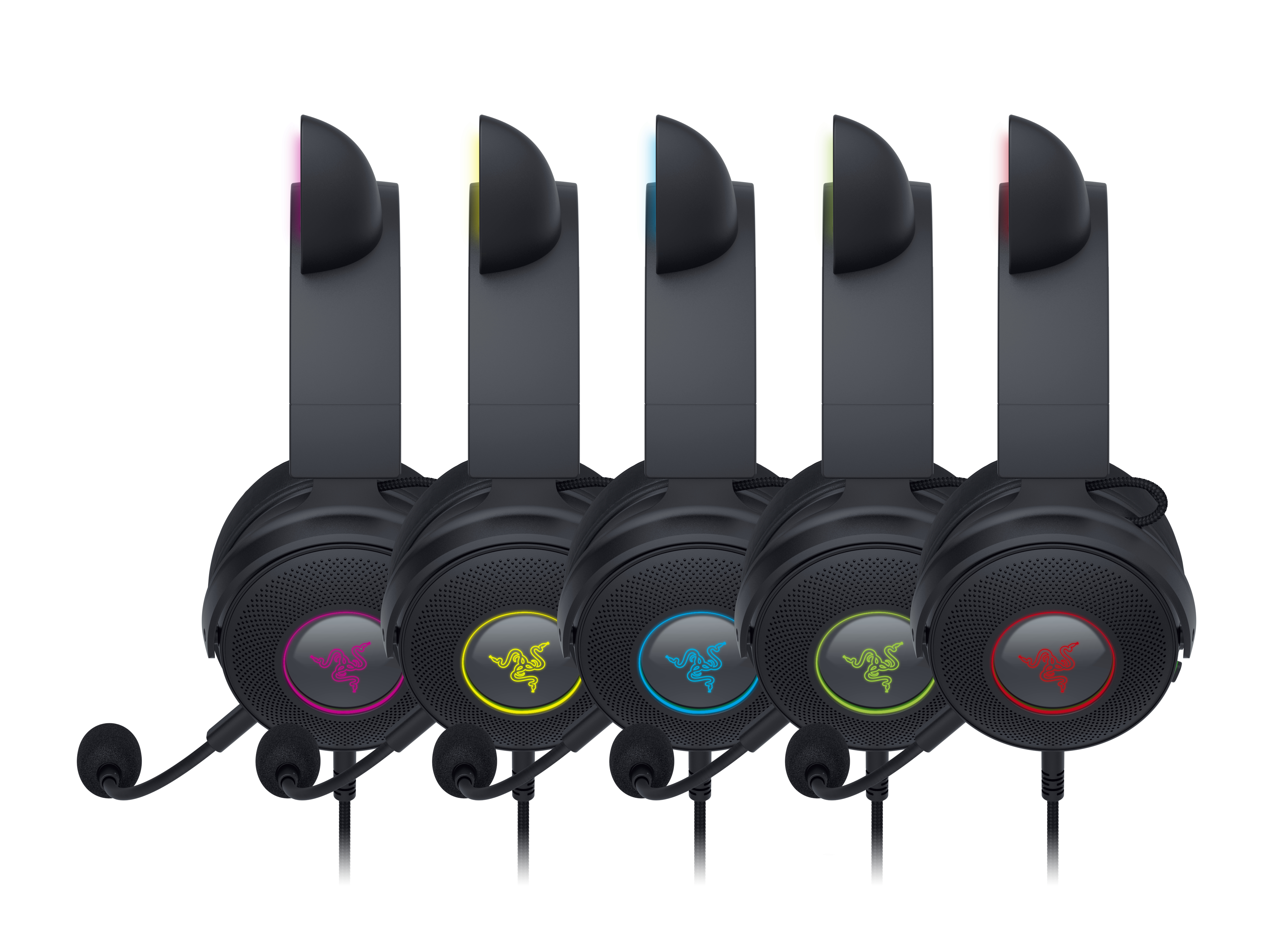 Fünf schwarze Gaming-Headsets mit unterschiedlich farbigen Ohrmuschel-Lichtern. Die Farben sind Pink, Gelb, Blau, Grün und Rot.