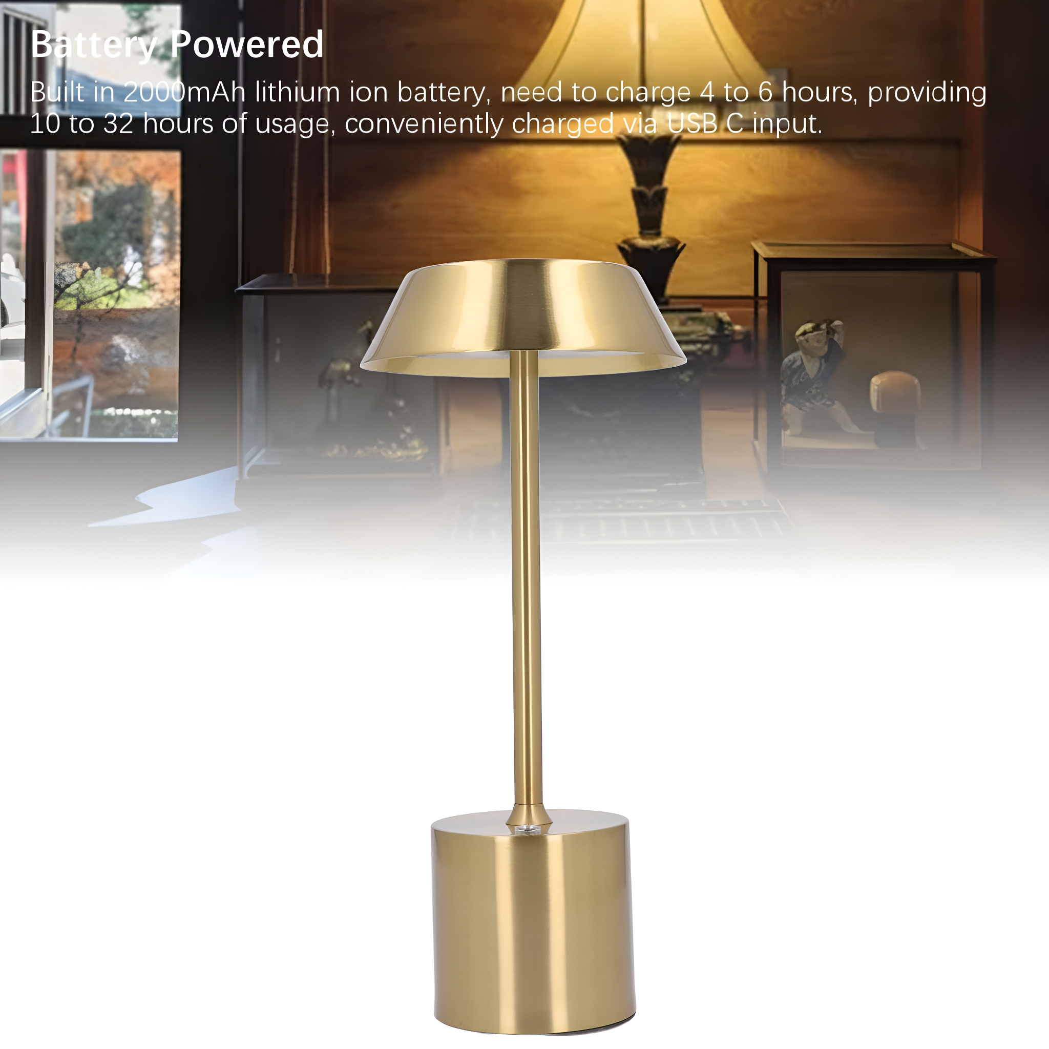 Goldene Tischlampe auf weißem Hintergrund, mit verschwommenem Hintergrund.