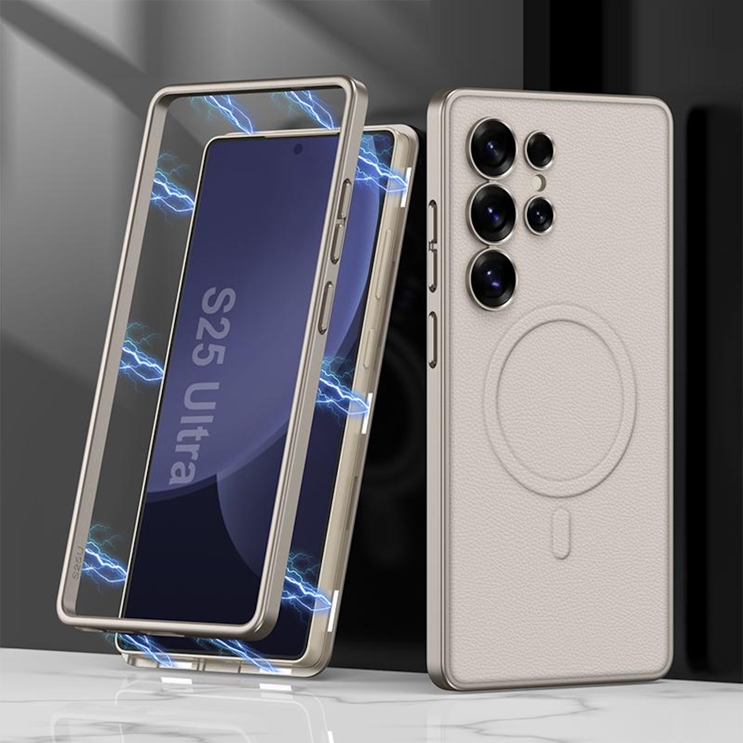 Telefonhülle mit Telefon, zeigt S25 Ultra. Die Hülle ist gold und durchsichtig.