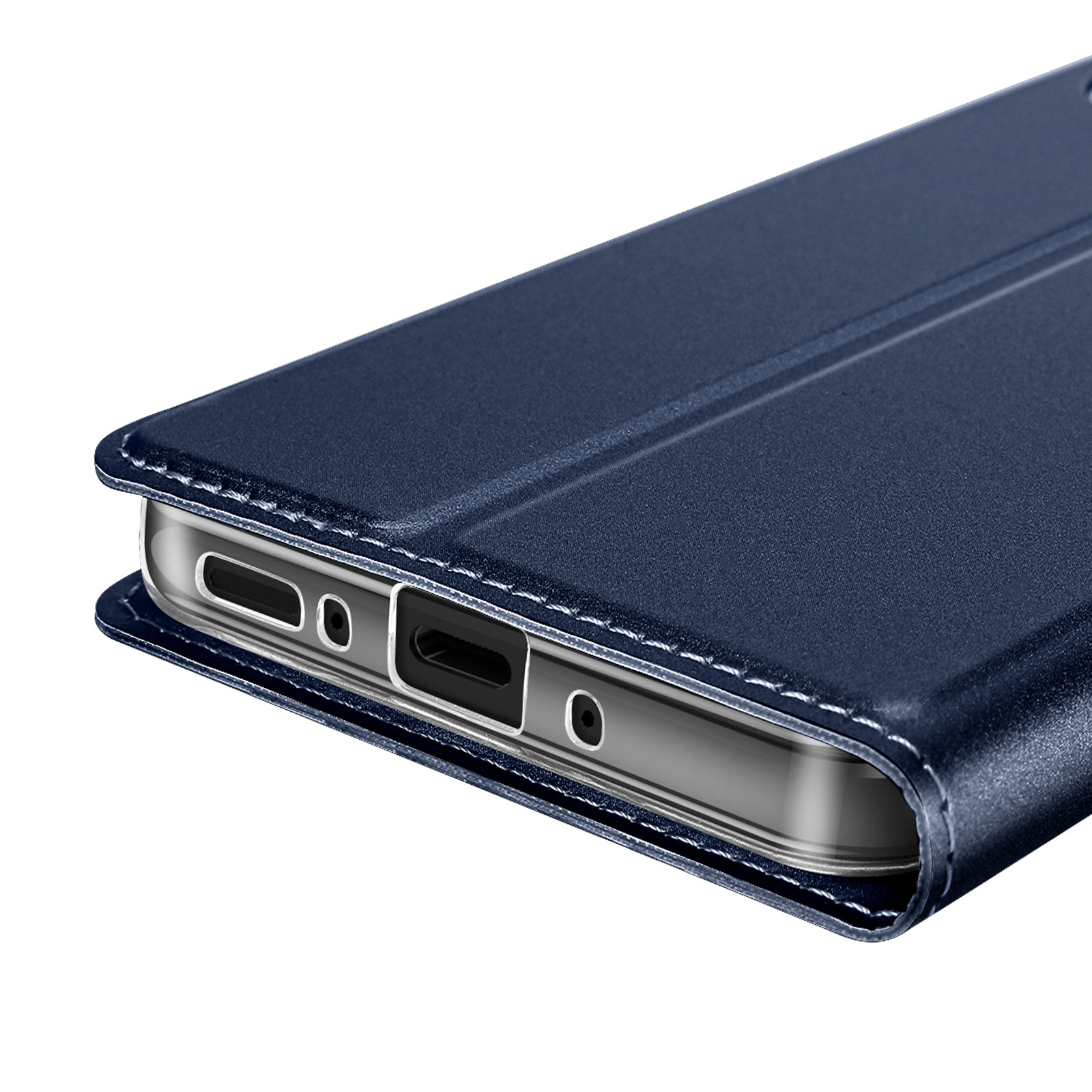 Primo piano di un telefono con custodia blu, che mostra l'area della porta di ricarica.