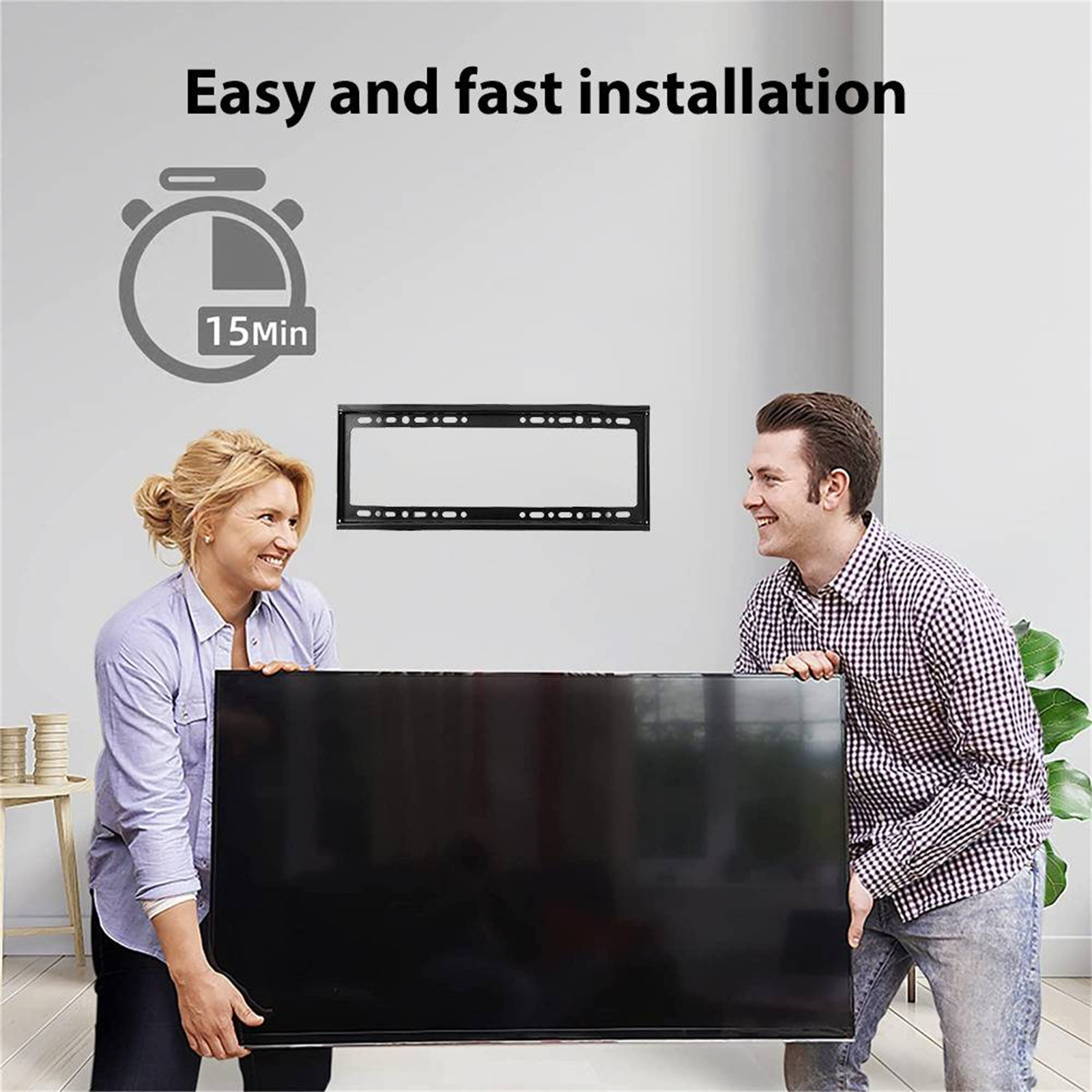Zwei Personen halten einen Fernseher, TV-Halterung an der Wand, Text: Einfache und schnelle Installation.