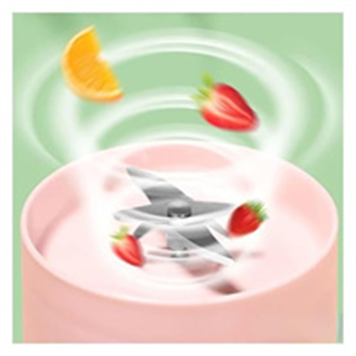 Ein Mixer mit Klingen, Orangenstücke und Erdbeeren. Der Motion-Effekt deutet auf das Mixen von Obst hin.
