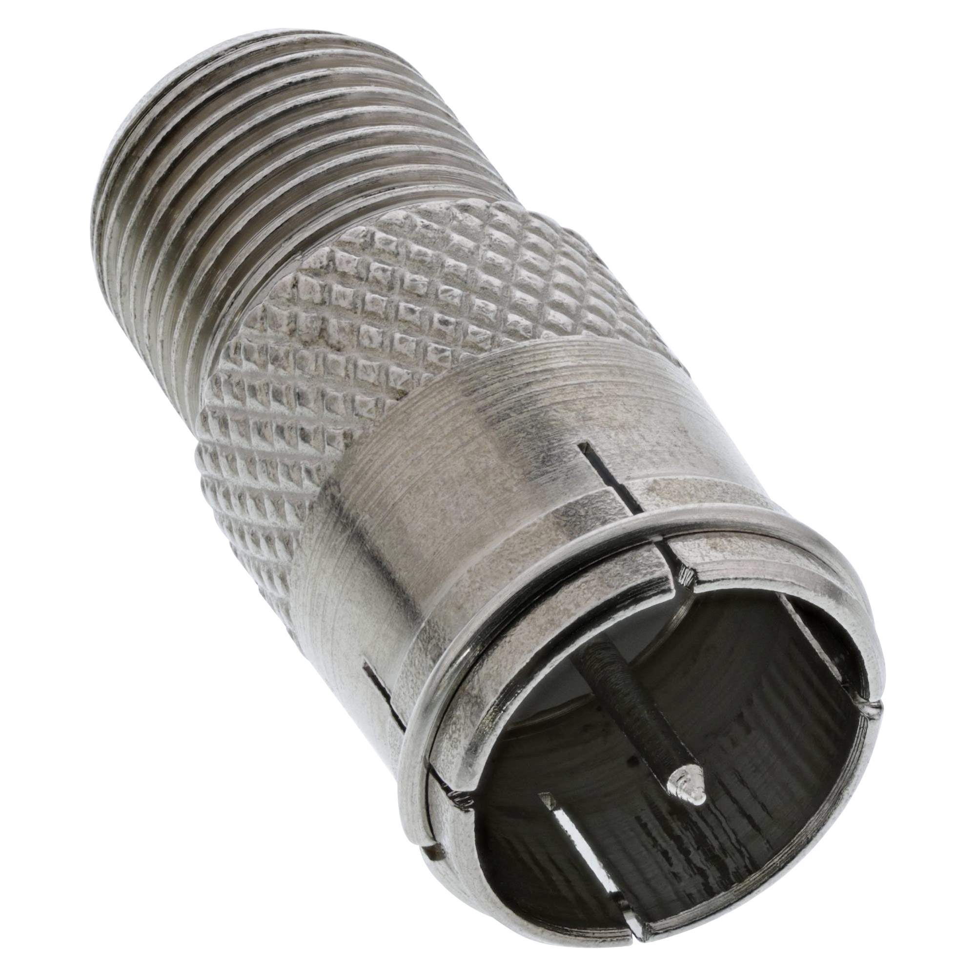 Silberfarbener Koaxialkabelstecker aus Metall. Winkelansicht. Weißer Hintergrund.