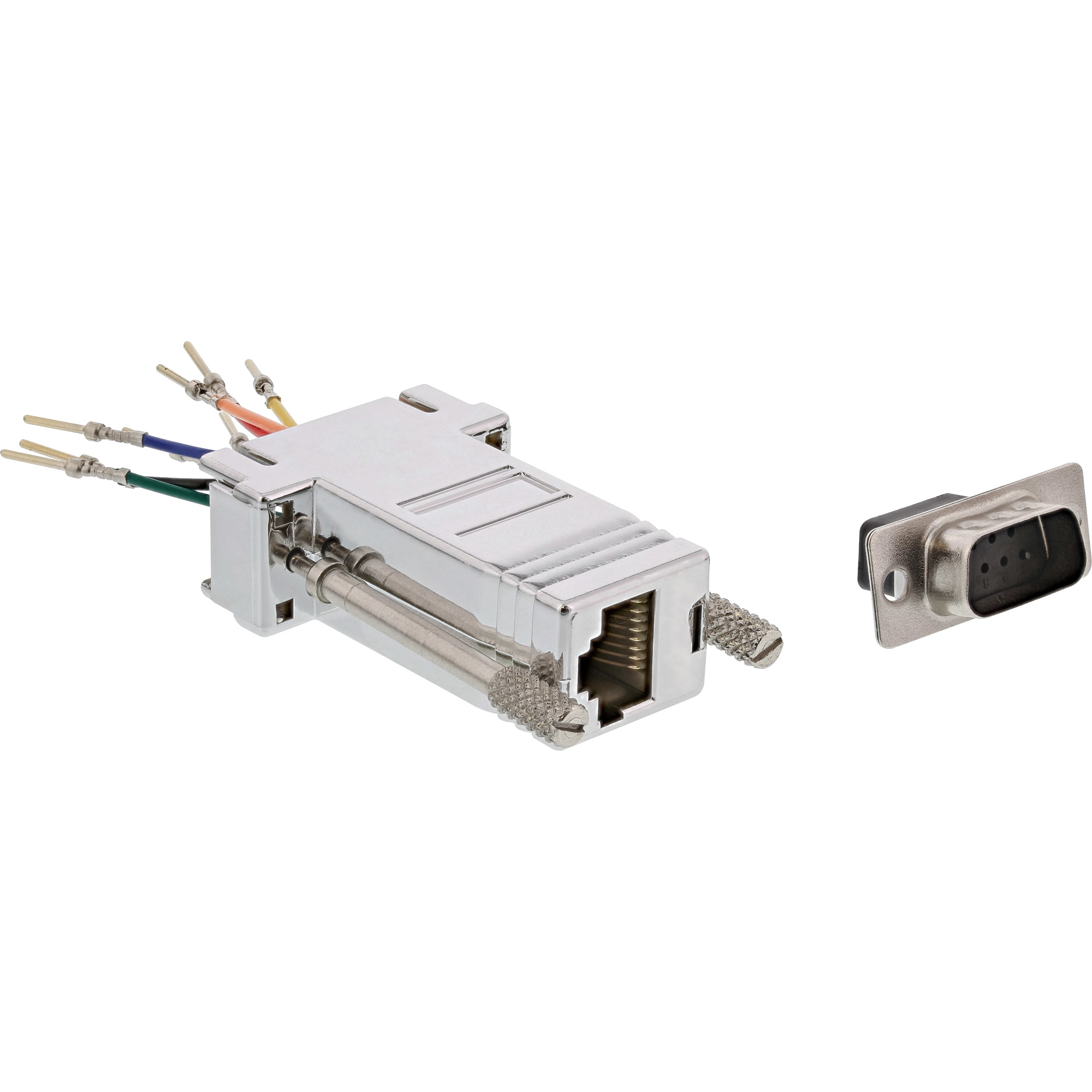 Silberner Stecker mit Drähten und einem schwarzen Anschluss.