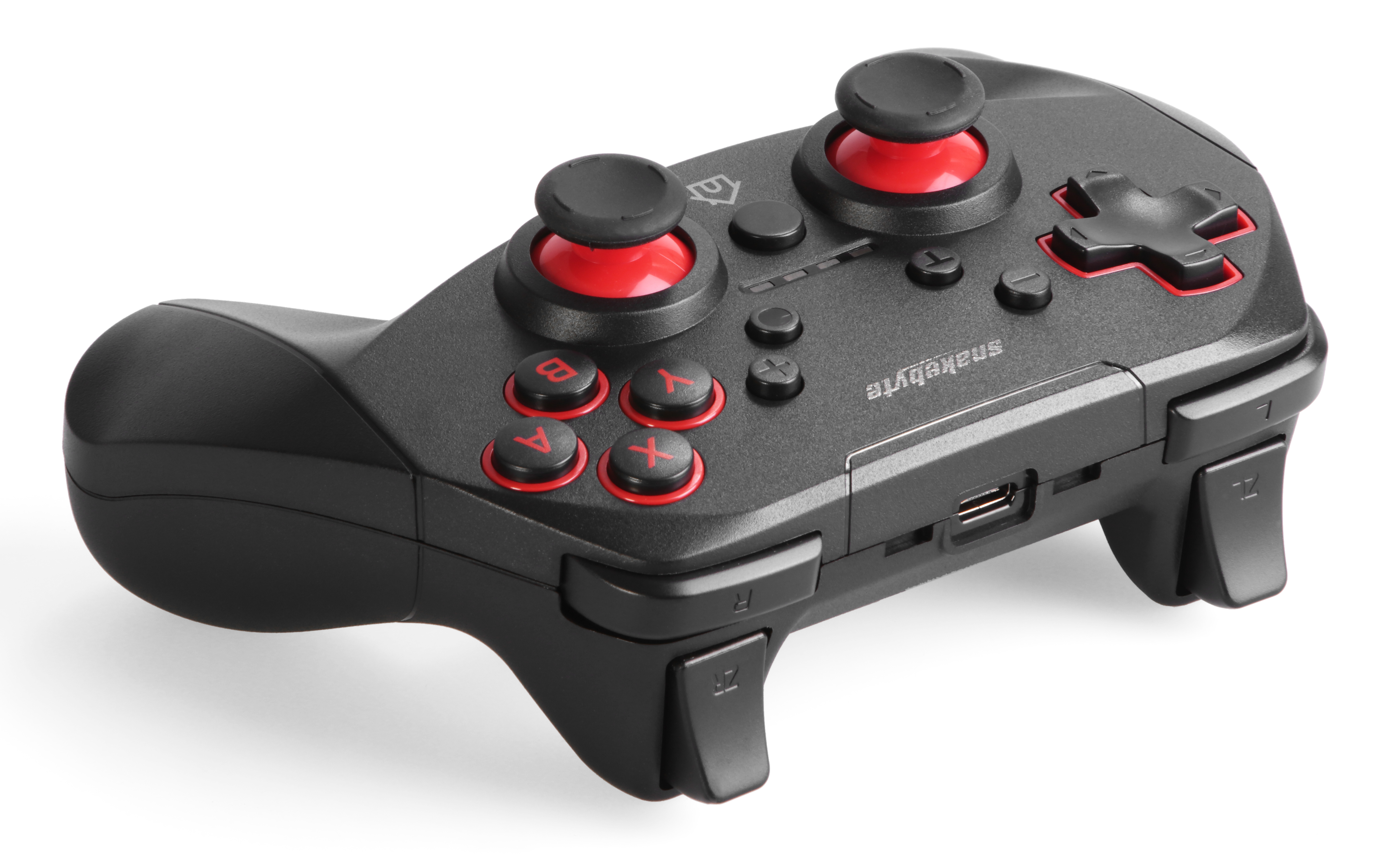 Czarny i czerwony gamepad z przyciskami i joystickami na białej powierzchni.