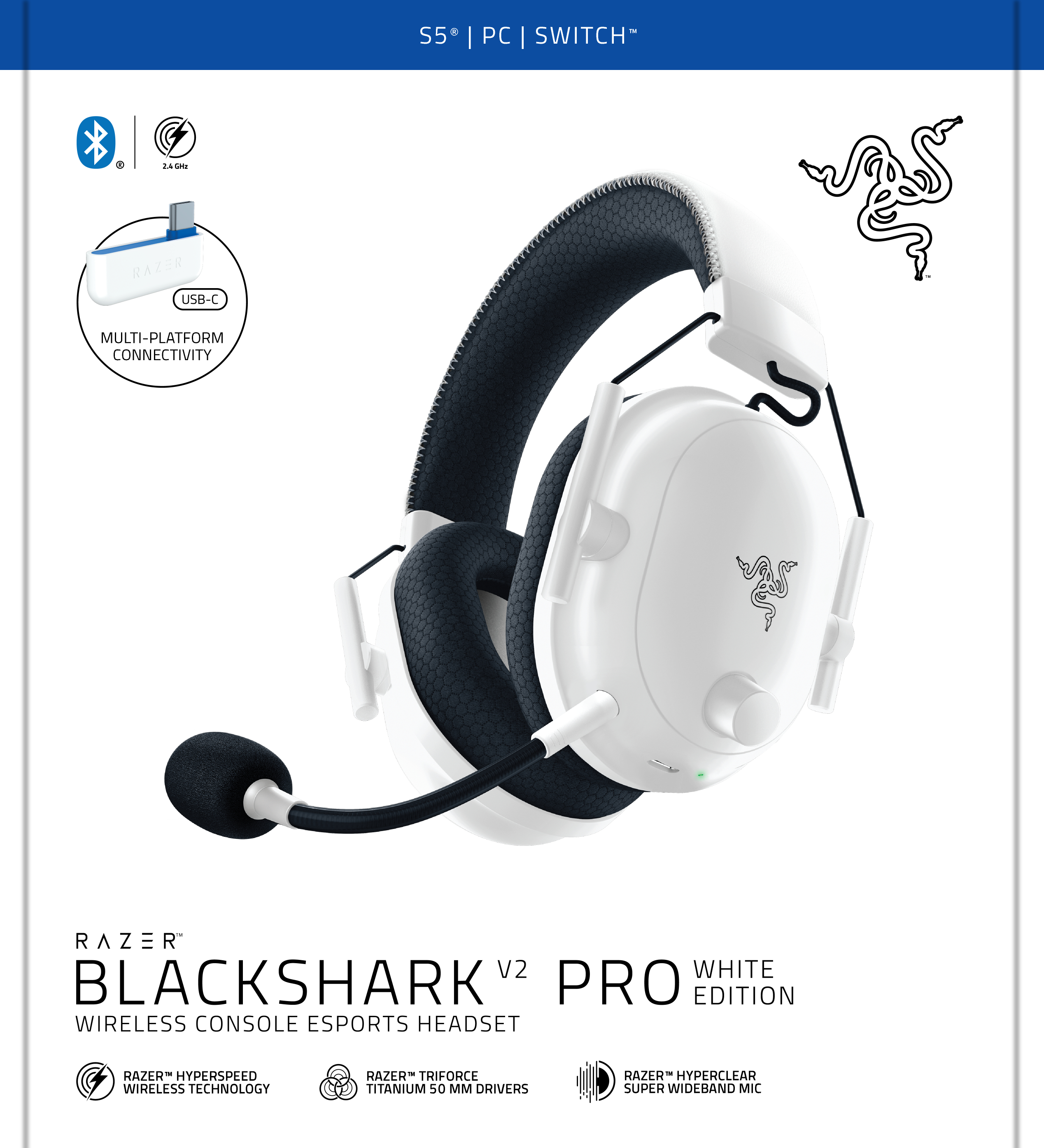 Białe słuchawki do gier z czarnym mikrofonem i nausznikami. Białe tło.