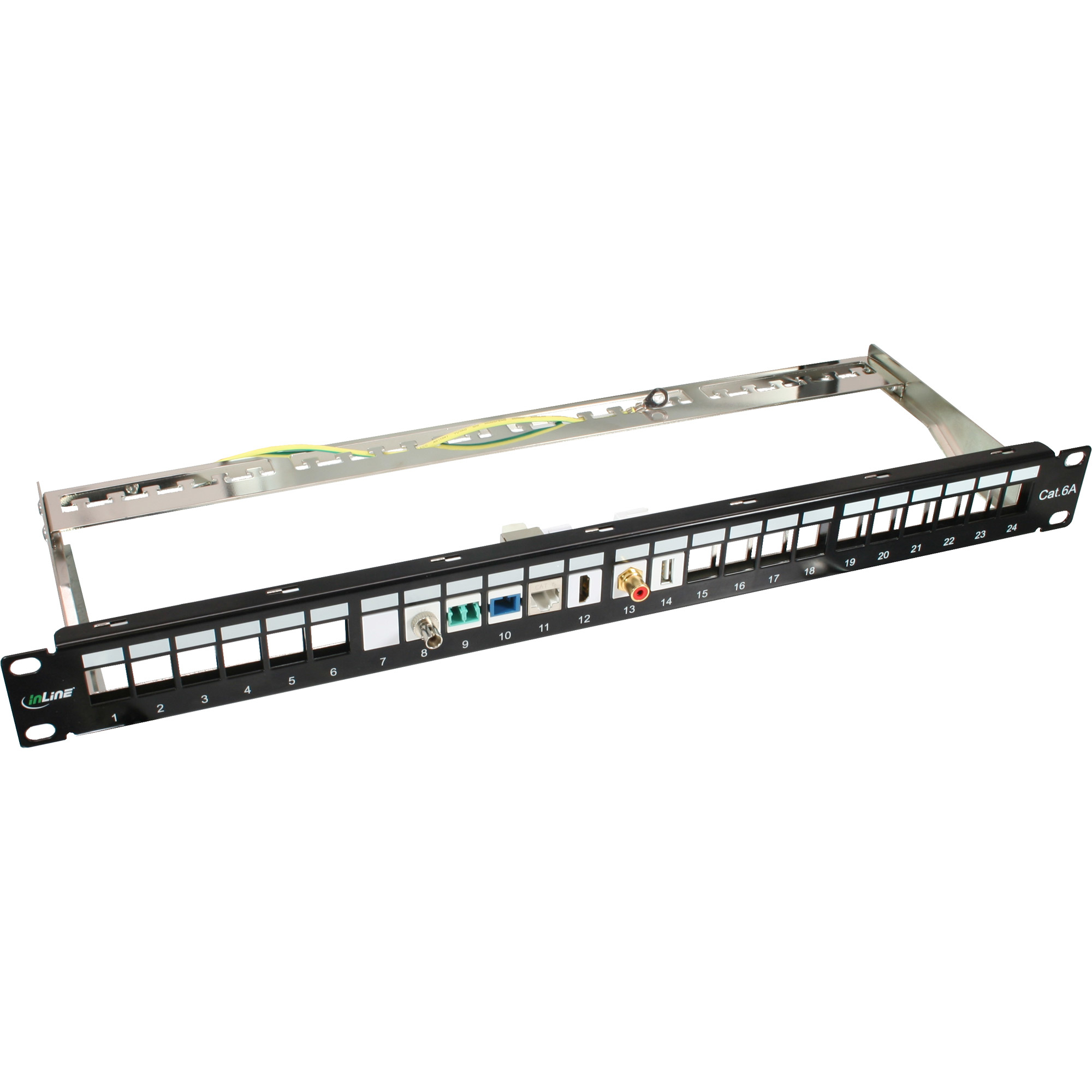 Schwarzes und silbernes Netzwerkpanel mit 24 nummerierten Anschlüssen. Weißer Hintergrund. "Computer Zubehör".
