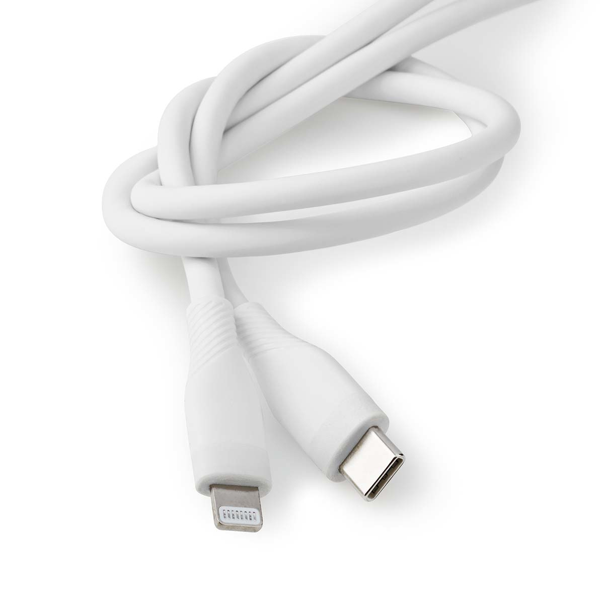 Câble USB-C vers Lightning blanc, noué. Connecteurs à chaque extrémité.