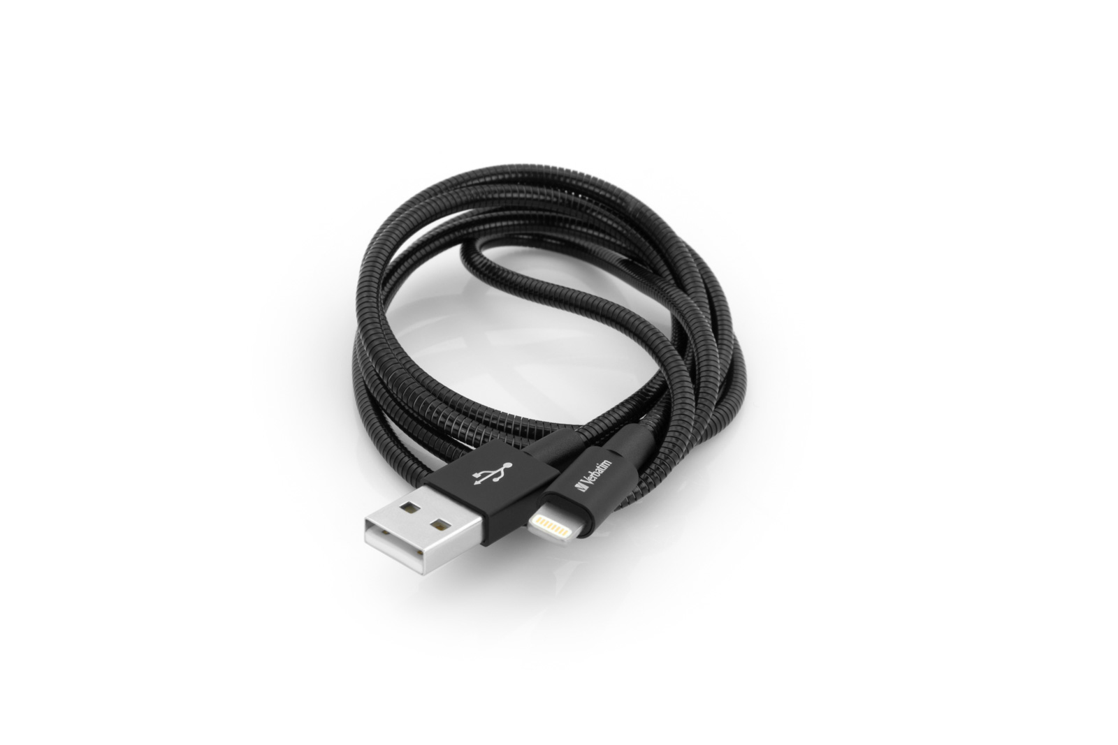 Schwarzes USB-auf-Lightning-Kabel, auf weißem Untergrund aufgerollt.