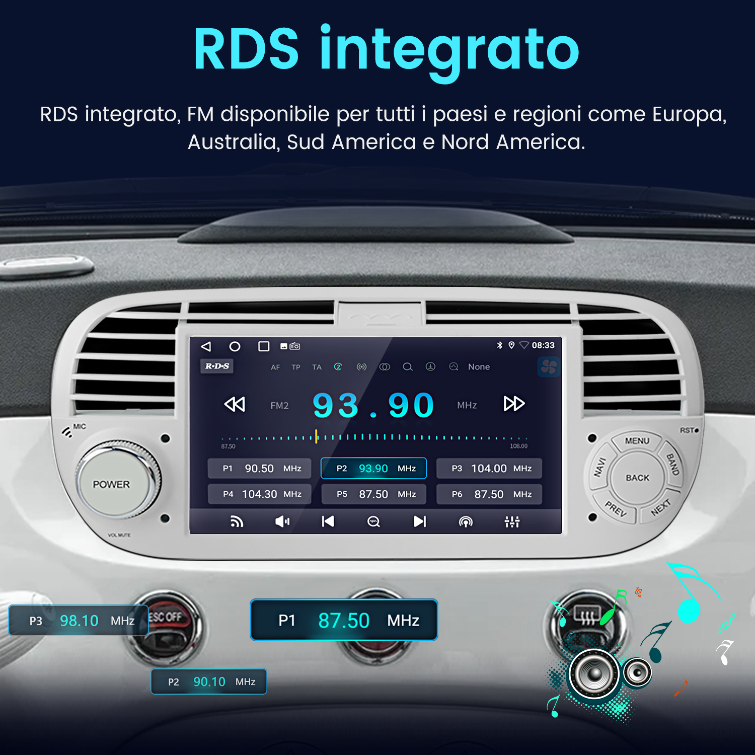 Autoradio con frontalino bianco, che mostra le impostazioni radio FM e uno schermo che mostra una frequenza di 93,90 MHz.