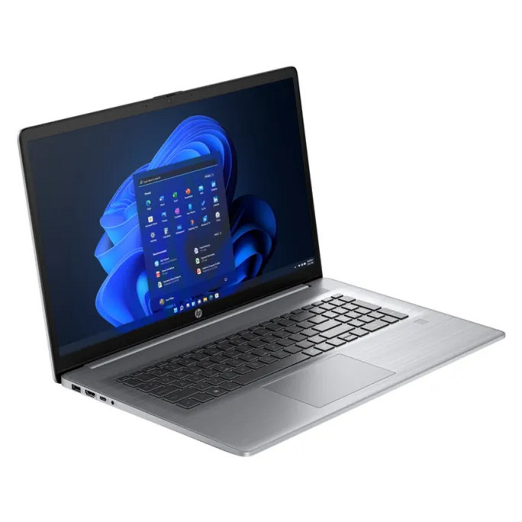 Silberner Laptop, schwarzer Bildschirm mit Windows-Desktop, weißer Hintergrund, schräge Ansicht.