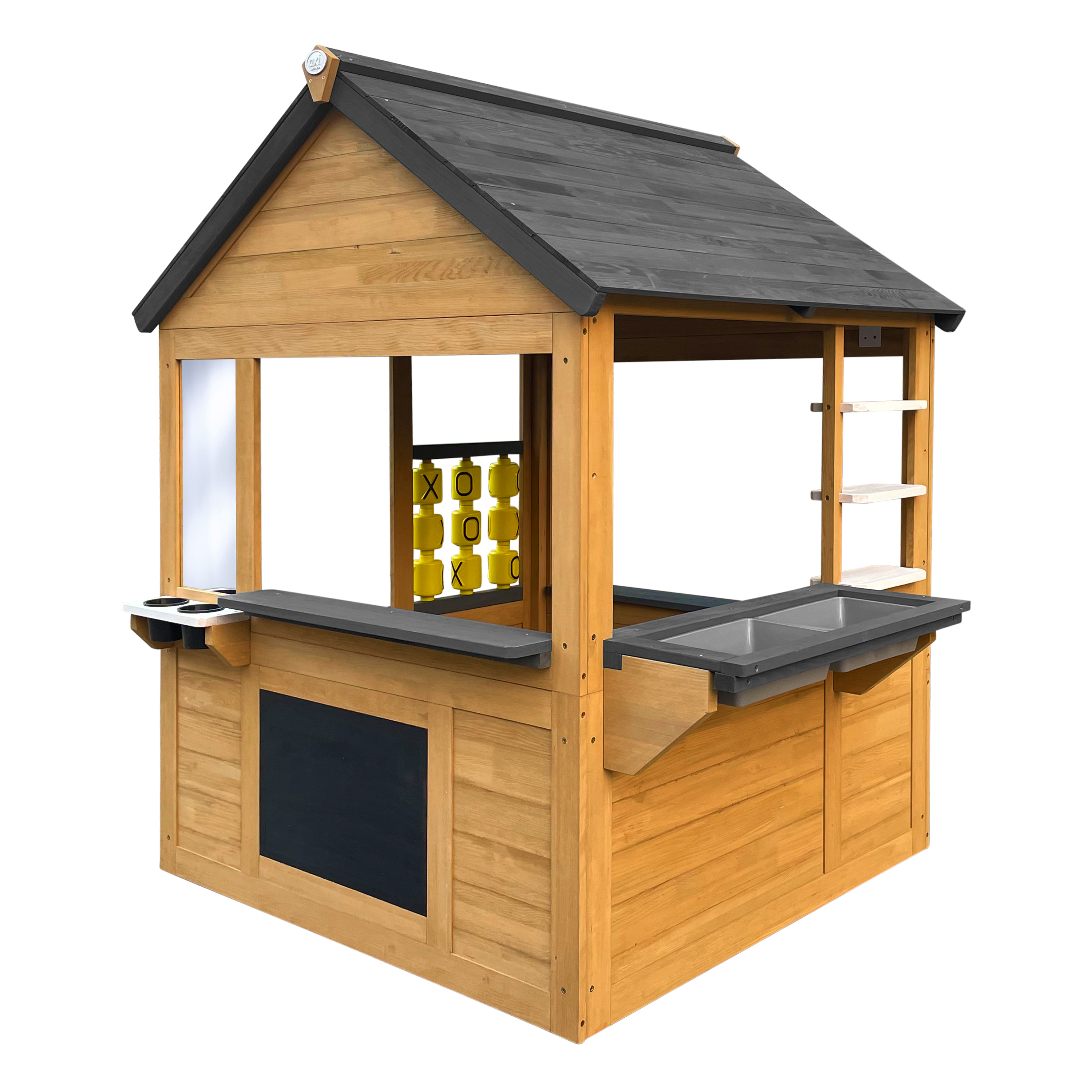 Spielhaus aus Holz mit schwarzem Dach, einer Tafel und einer Theke, vor weißem Hintergrund.
