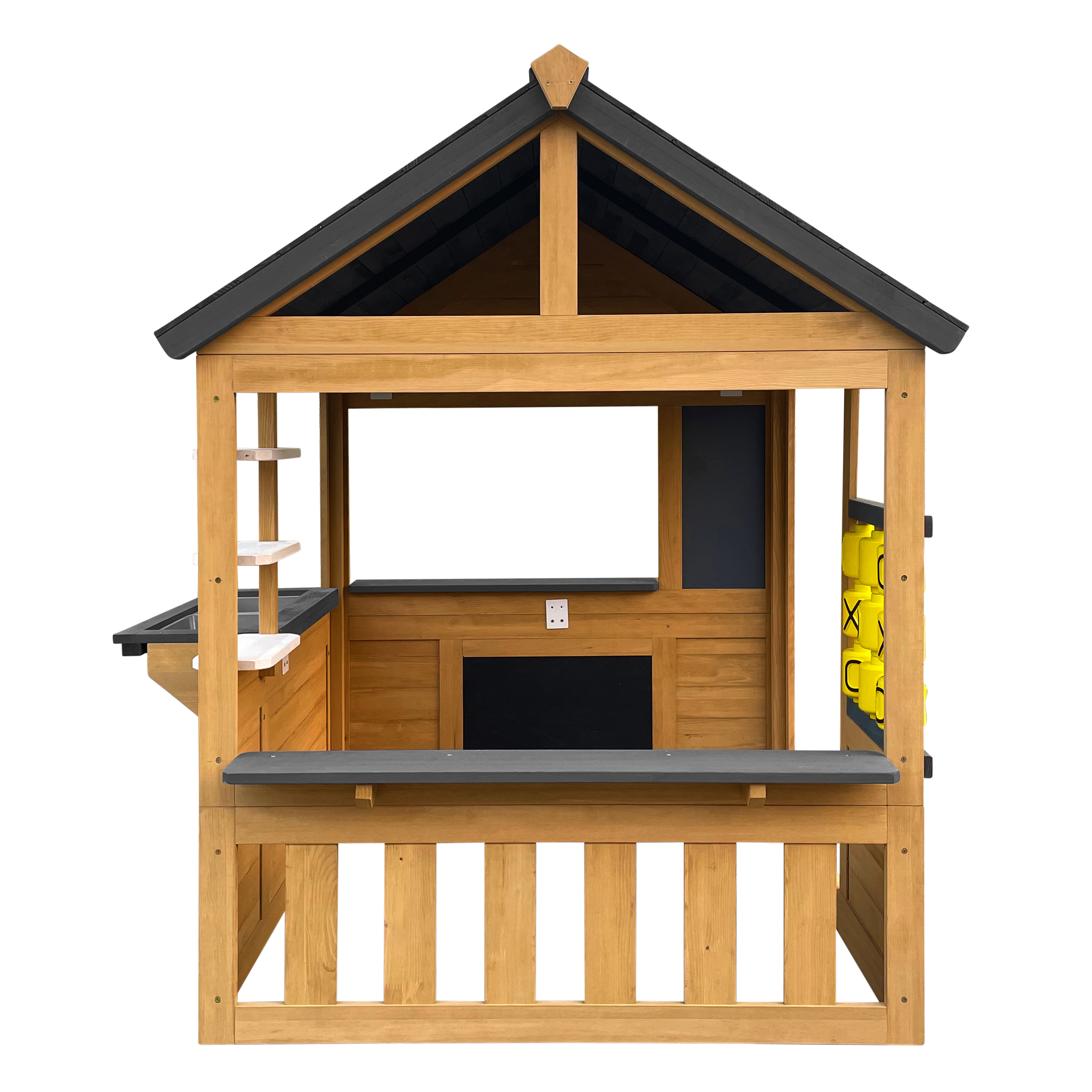 Ein Spielhaus aus Holz mit schwarzem Dach und Tresen, mit einer Tafel und Regalen.
