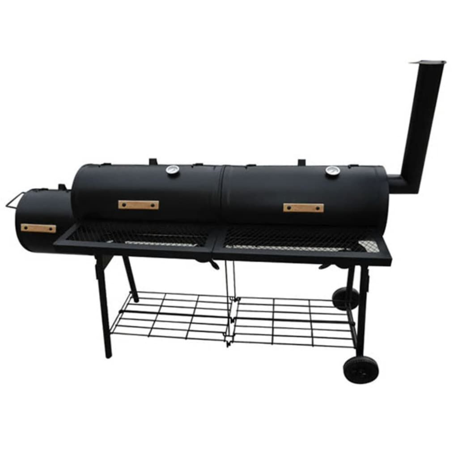 Schwarzer Smoker-Grill mit zwei Kammern, Ablagen und Rädern.