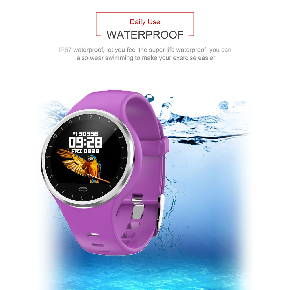 Eine lila Smartwatch mit farbigem Bildschirm und Text.