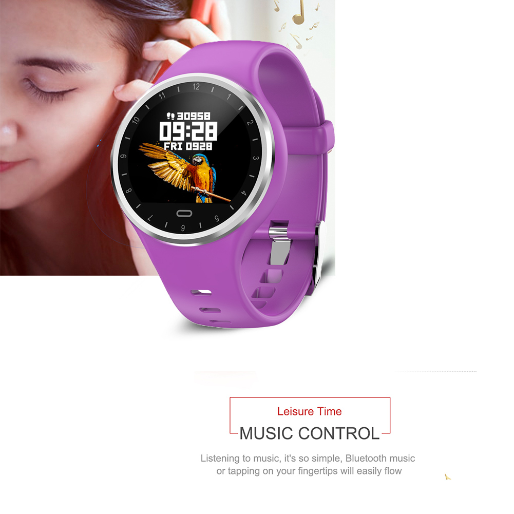 Lila Smartwatch mit rundem Display, das Zeit und bunten Vogel zeigt, mit Hintergrundtext.