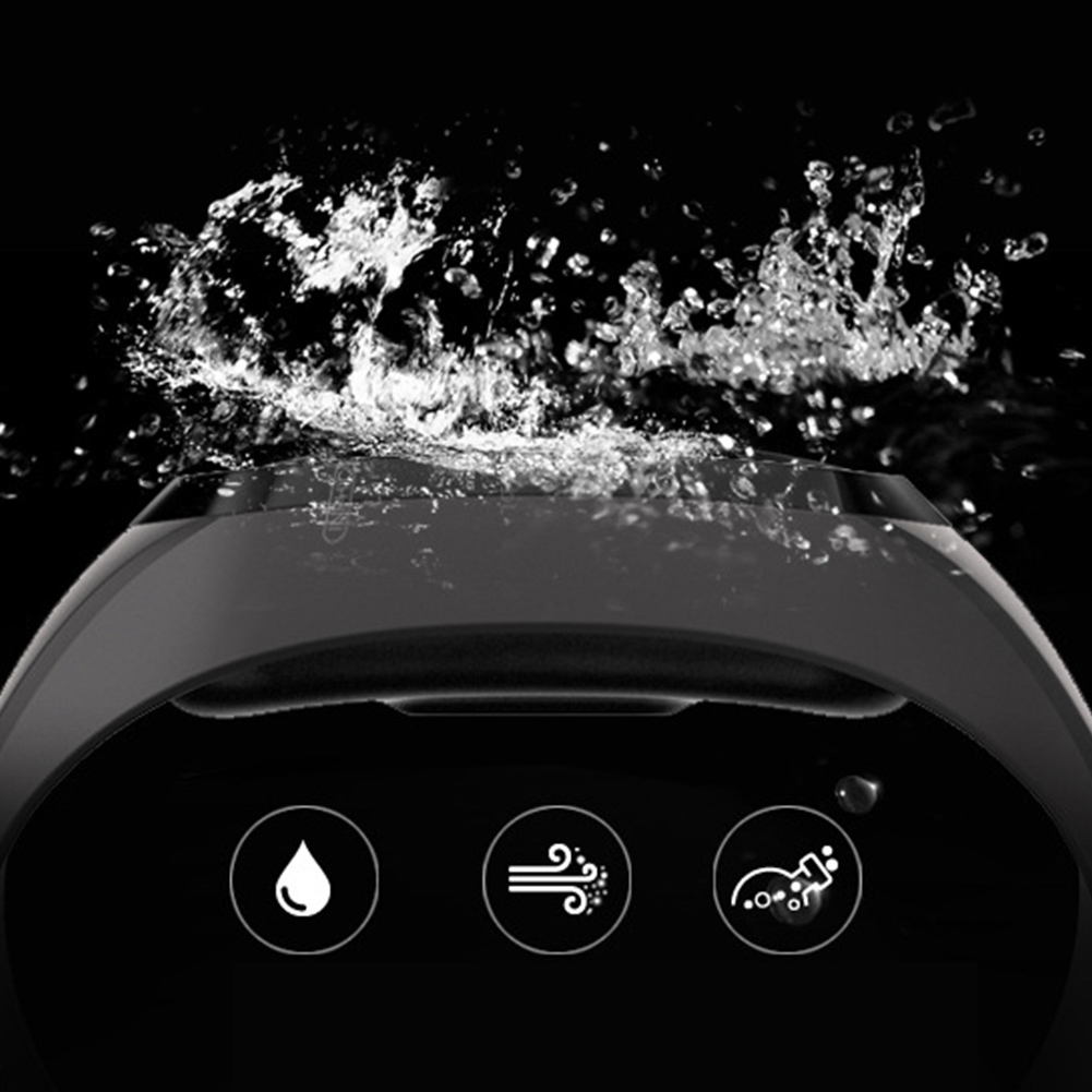 Eine schwarze Smartwatch mit Wasserspritzern darüber und Symbolen darunter.
