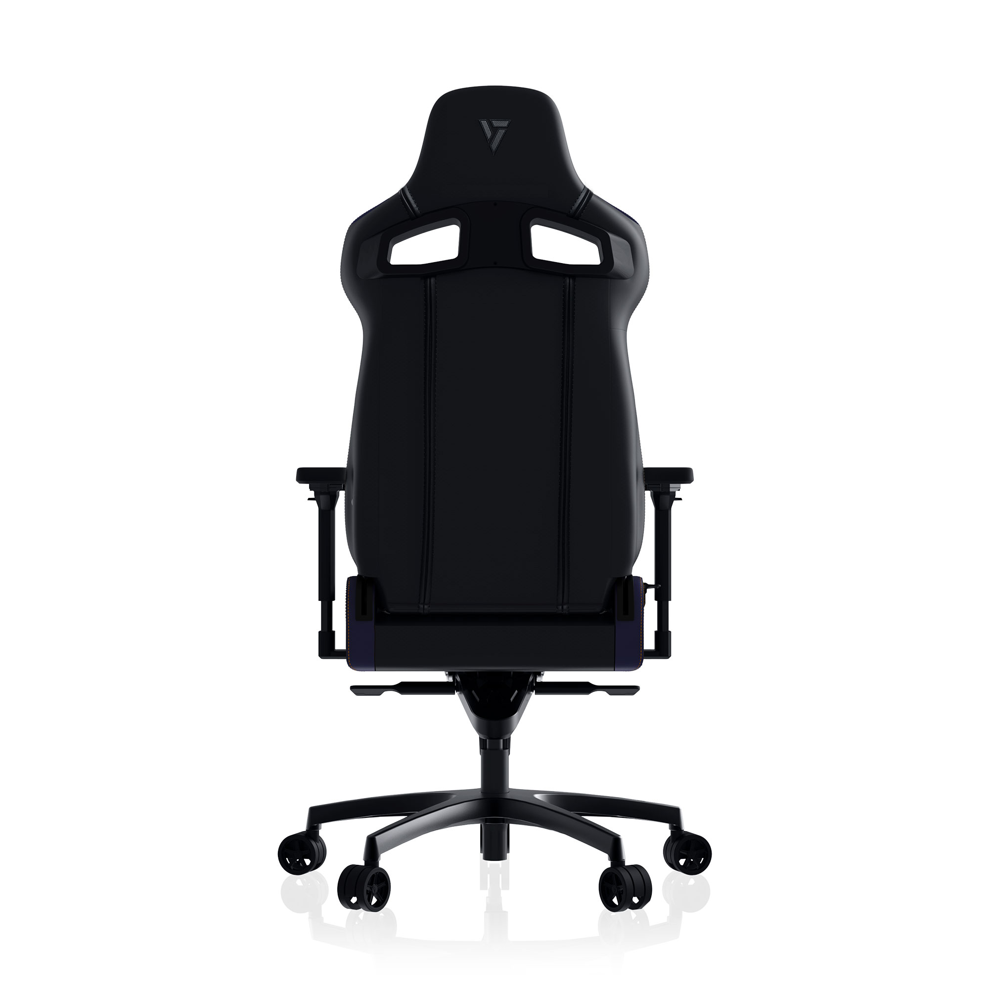 Silla gamer negra, vista trasera, con ruedas.
