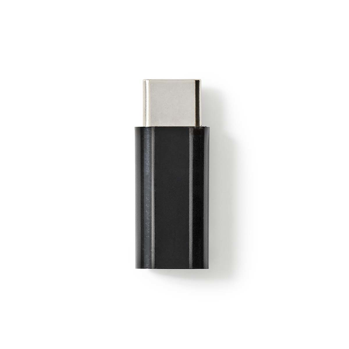 Adattatore USB-C nero su sfondo bianco. Connettore argentato in alto, corpo nero.