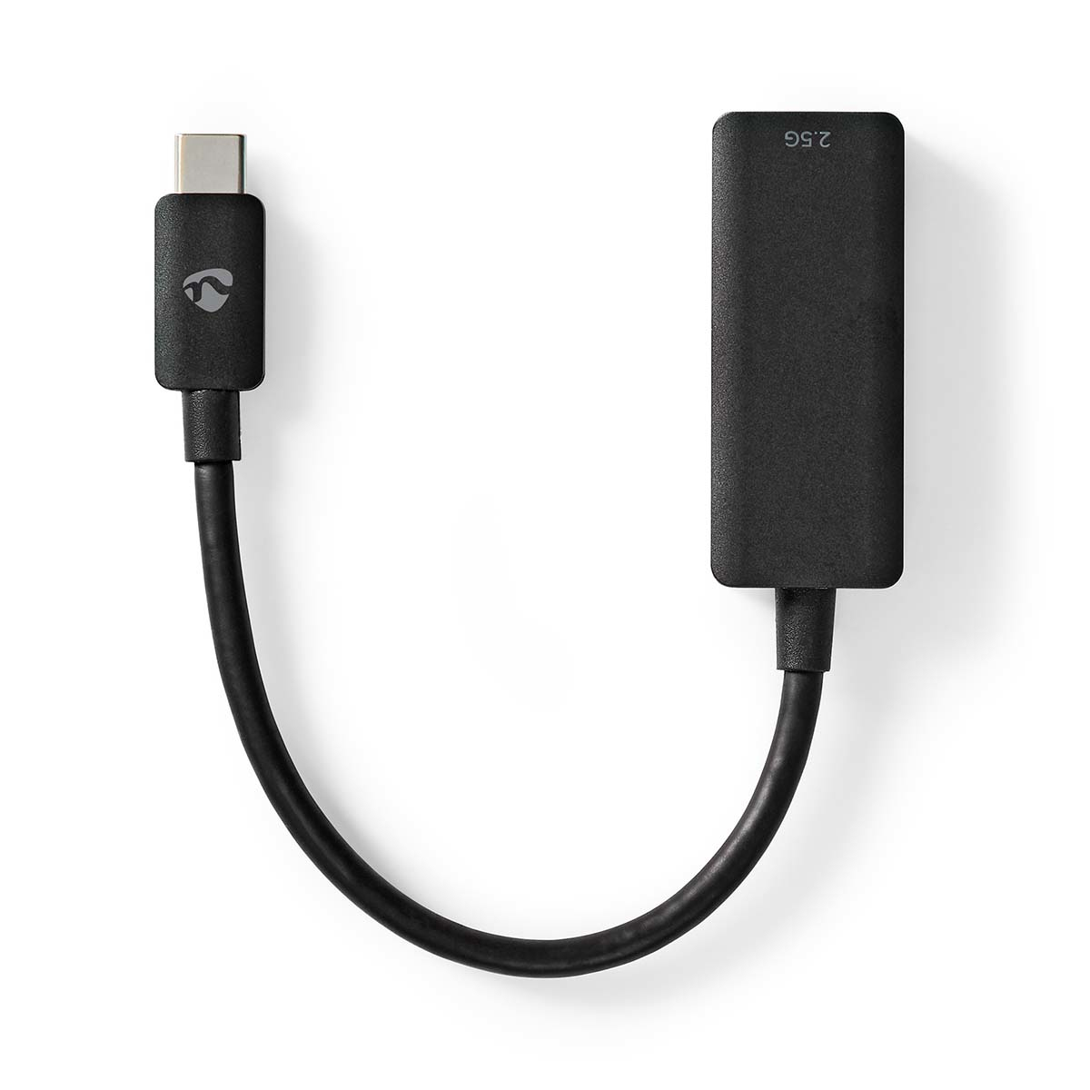 Ein schwarzes USB-C-auf-2,5G-Adapterkabel auf weißem Hintergrund. Das Kabel hat eine U-Form.