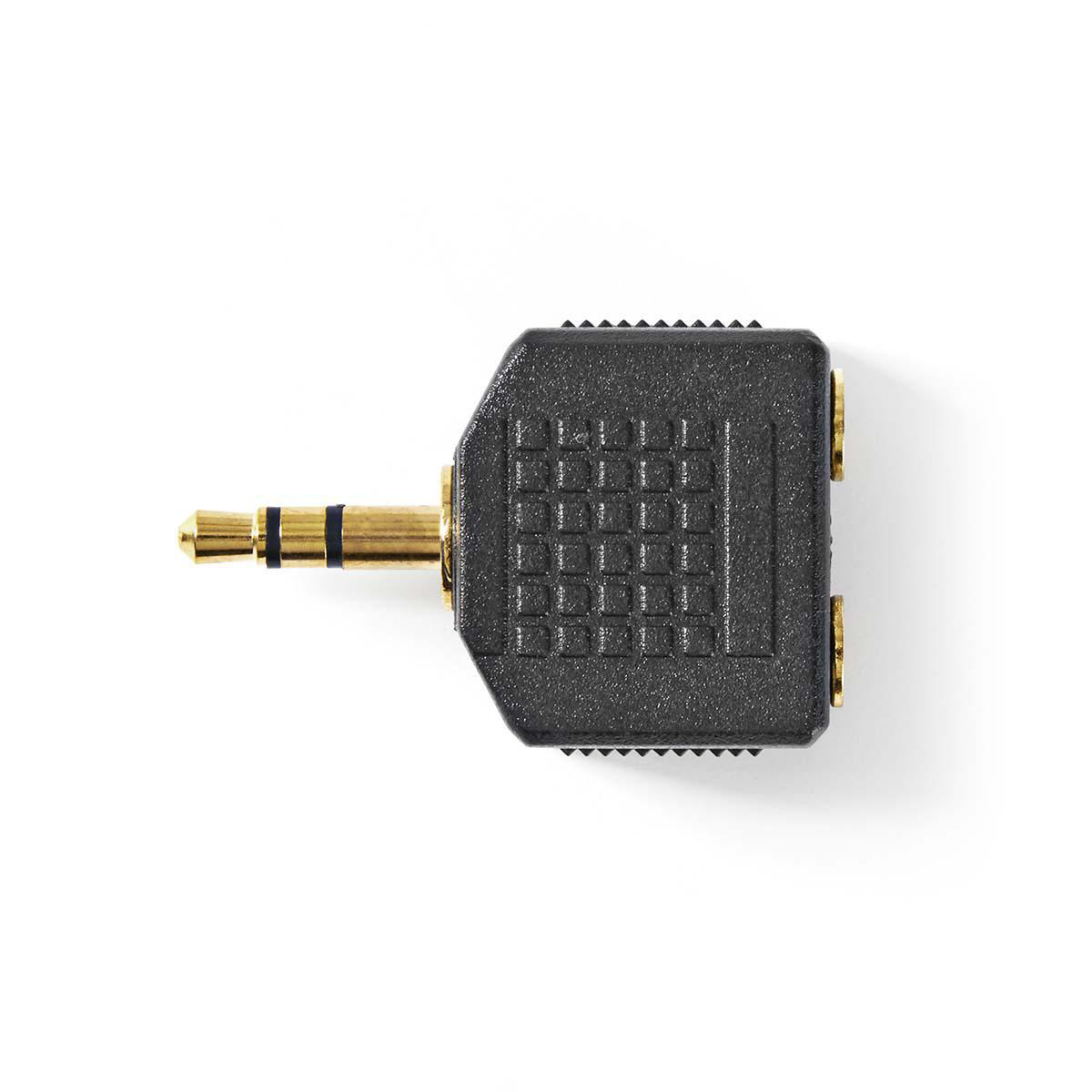 Ein schwarzer Audio-Klinken-Splitter. Er hat einen goldfarbenen Stecker. Weißer Hintergrund.