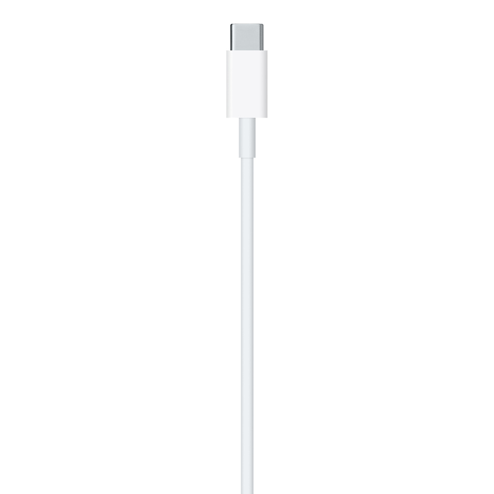 Câble USB-C blanc, gros plan, sur fond blanc.