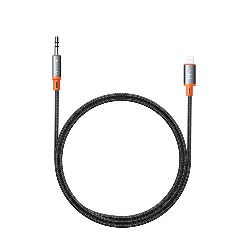 Cavo audio nero e arancione. Da un lato una spina da 3,5 mm, dall'altro una spina Lightning.