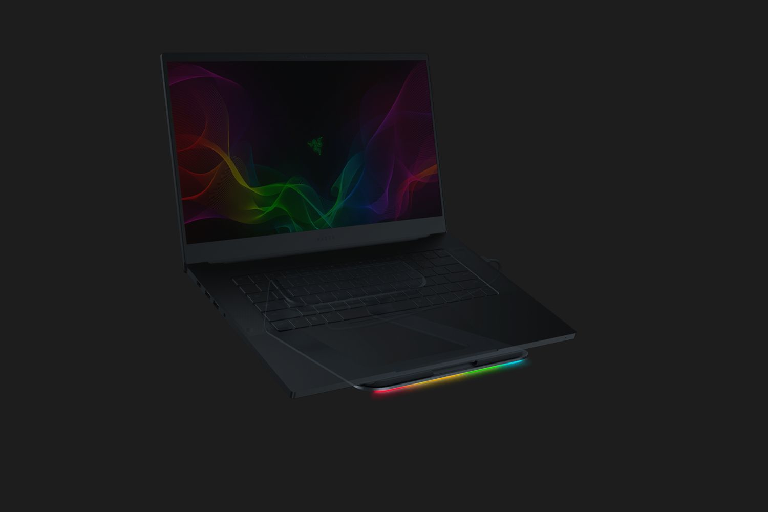 Czarny laptop Razer, otwarty i podświetlony kolorowymi światłami na dolnej krawędzi.