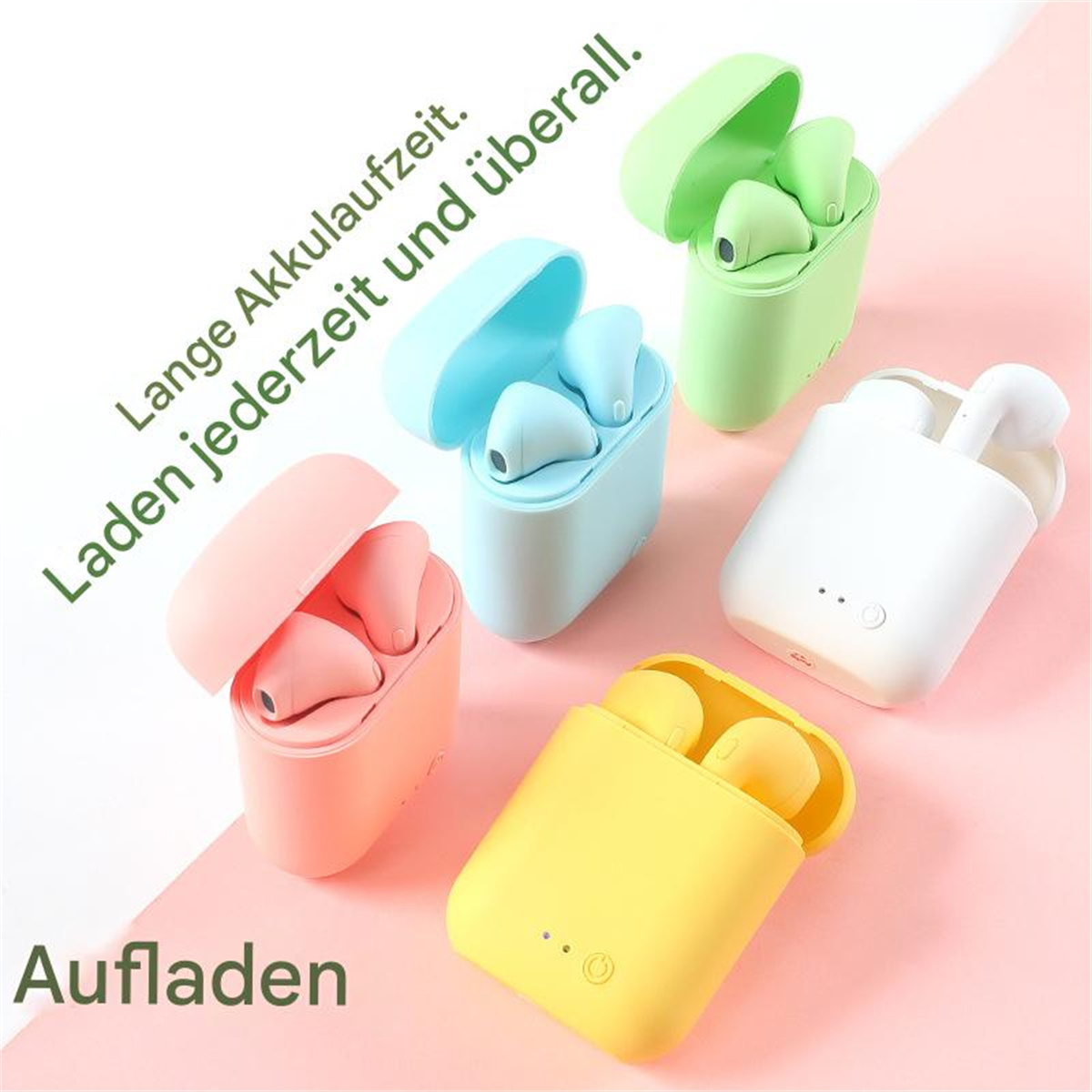 Verschiedene farbige kabellose Ohrhörer in Ladeetuis, auf einem rosa Farbverlaufshintergrund.