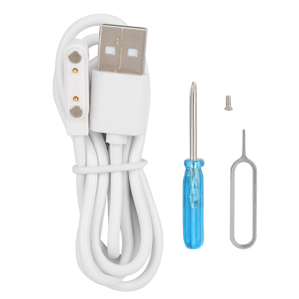 Weißes Ladekabel mit USB-Anschluss und Zubehör. Weißer Hintergrund.