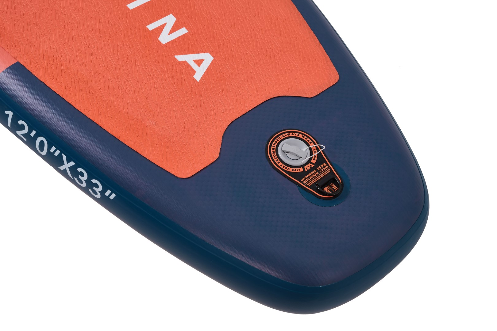 Część niebieskiej i pomarańczowej deski do wiosłowania. Tekst zawiera „12'0”X33” i zawór.