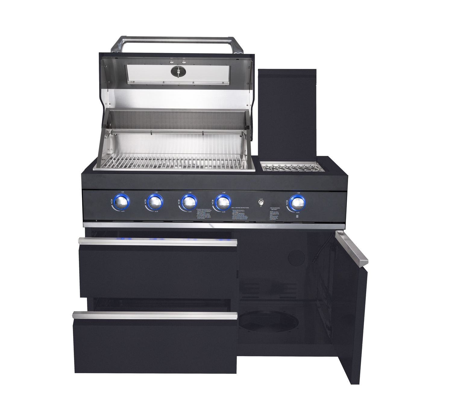 Schwarzer Außengrill mit offenen Türen und Schubladen. Hat blaue Lichter an den Knöpfen. Weißer Hintergrund.