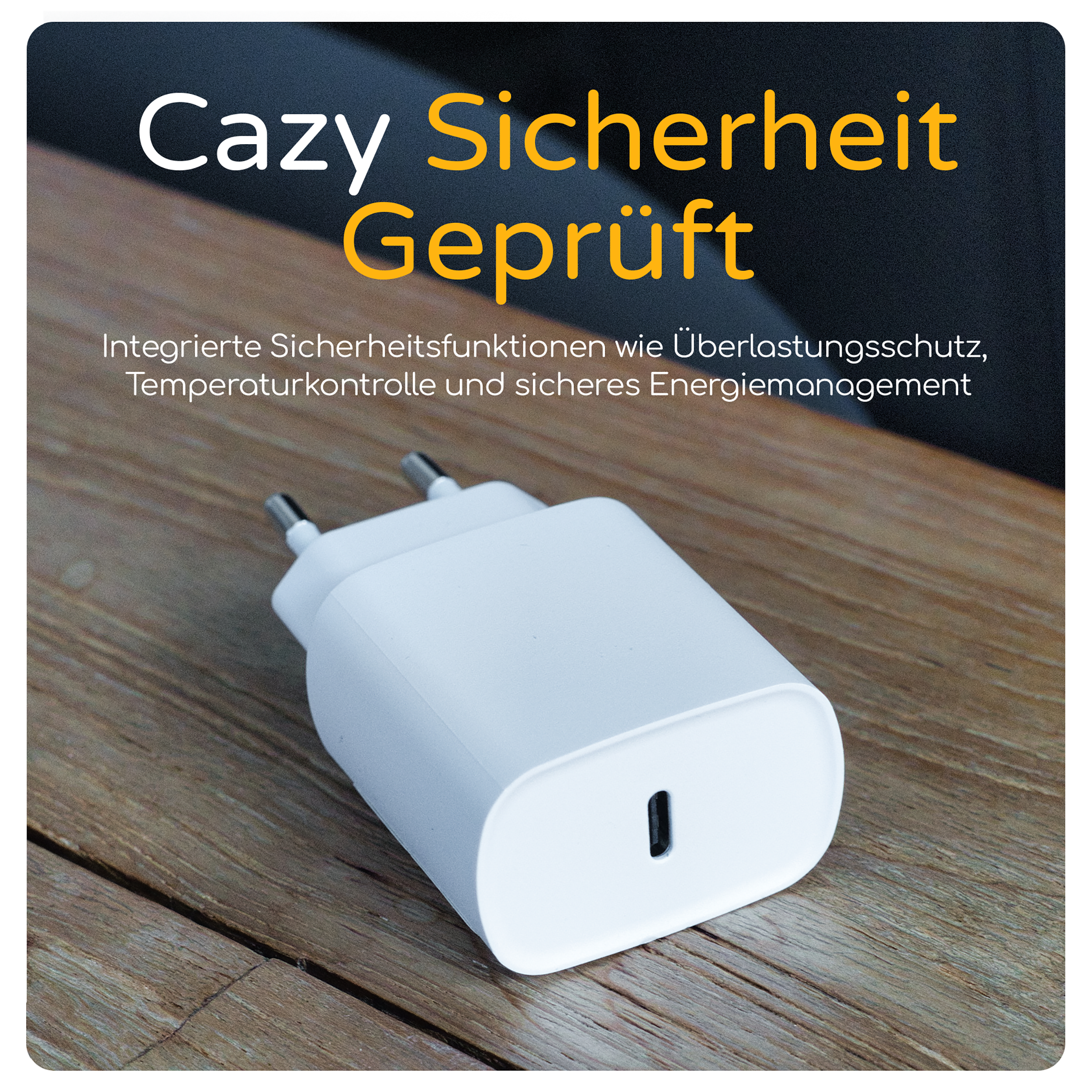 Ein weißes Ladegerät mit zwei Stiften und einem USB-C-Anschluss liegt auf Holz, mit Text darüber.