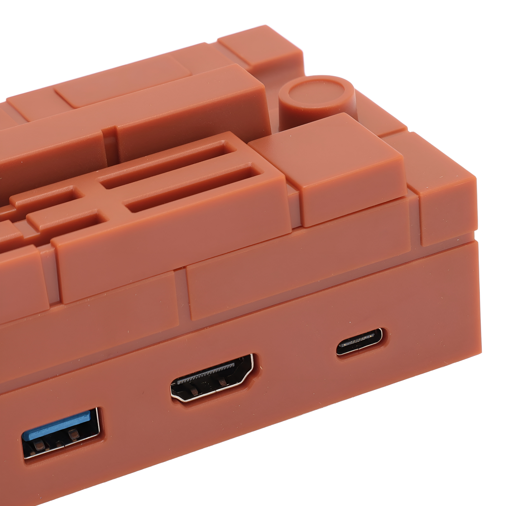 Braunes Lego-ähnliches Gerät mit Eingangsanschlüssen.