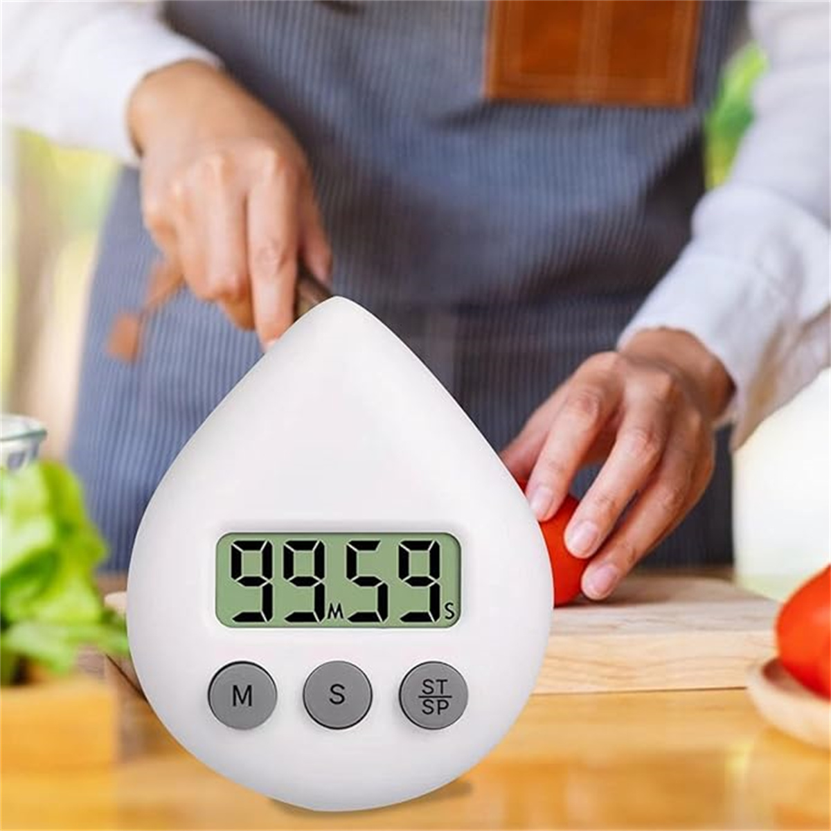 Weißer Küchentimer in Tropfenform. Der Timer zeigt 99:59 und hat drei Knöpfe.