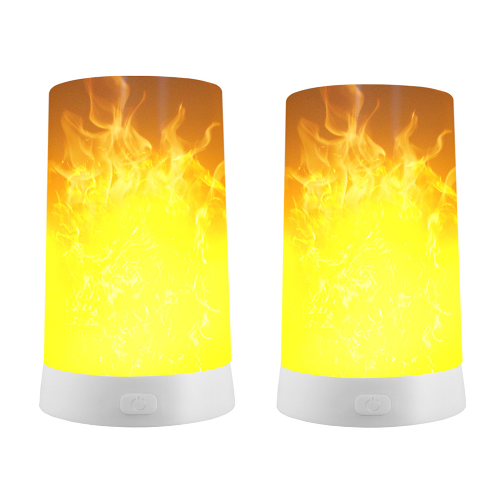 Zwei Flammenlampen mit weißen Sockeln und orange-gelben Flammen.