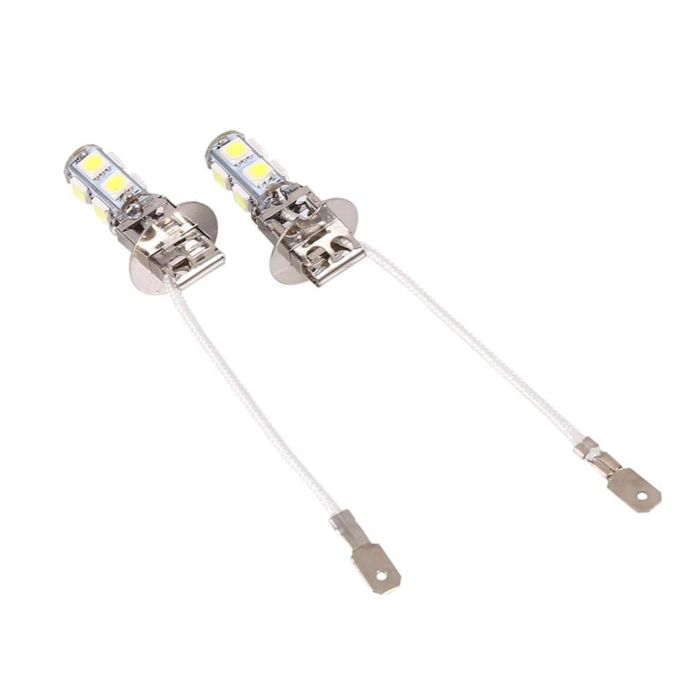 Zwei neue LED-Scheinwerfer mit weißen Drähten und Anschluss auf weißem Hintergrund.