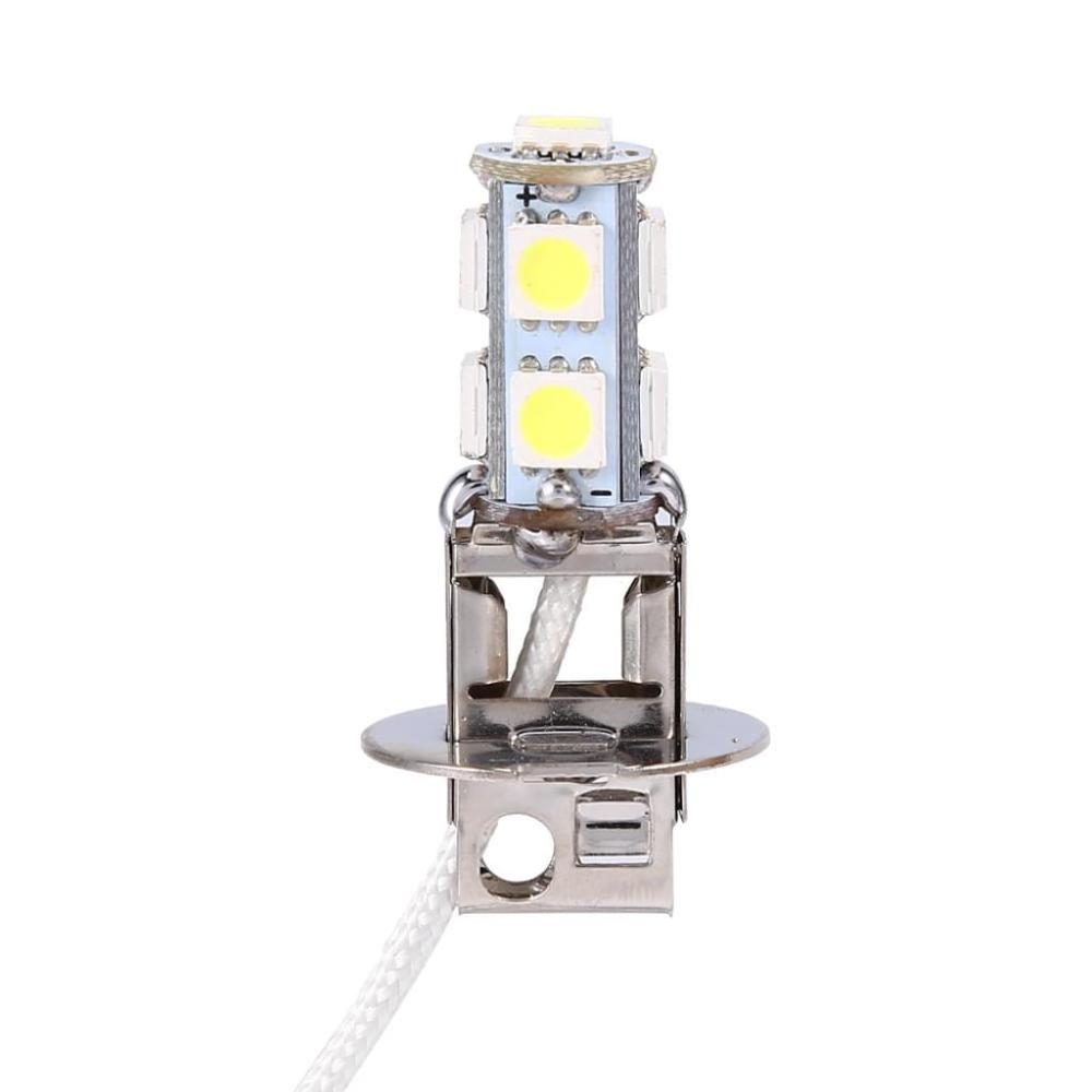 LED-Glühbirne. Es hat einen silbernen Sockel, wobei das Licht von oben emittiert wird.