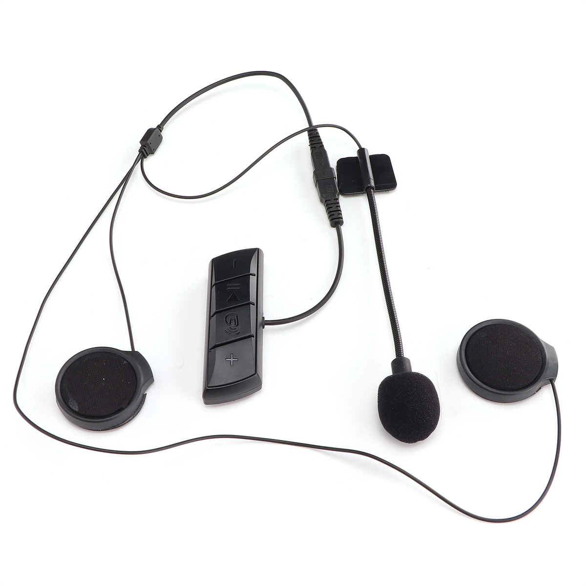Schwarzes Motorrad-Headset mit zwei Lautsprechern, einem Mikrofon und einem Bedienfeld auf weißem Hintergrund.