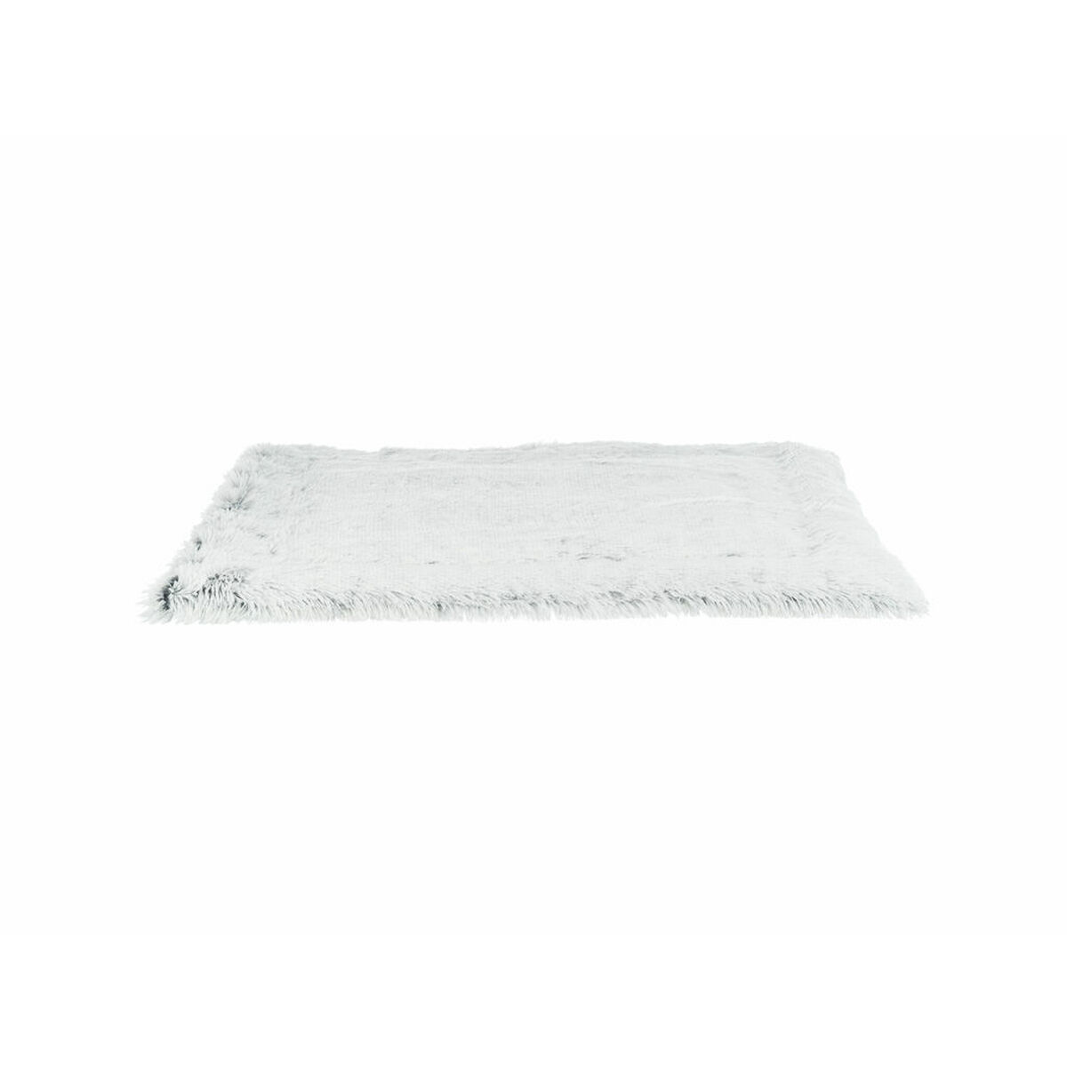 Alfombra rectangular blanca y esponjosa sobre un fondo blanco.