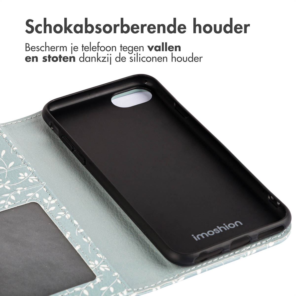 Zwarte telefoonhoes met een bloemenpatroon. De hoes is open. De telefoon zit erin. Witte achtergrond.
