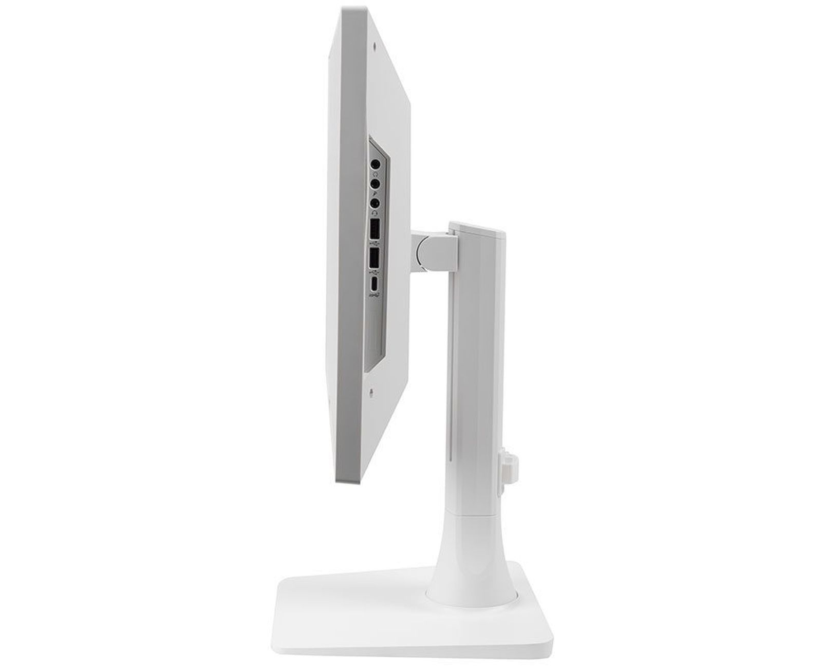 Widok z boku białego monitora komputerowego z widocznymi portami, na białej podstawce, białe tło.