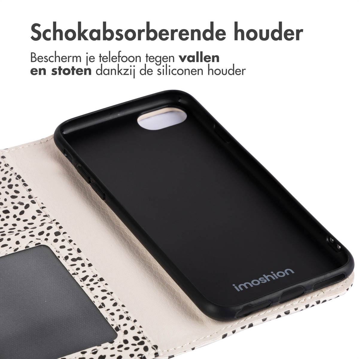 Open telefoonhoes met een zwarte telefoon erin. De binnenkant is wit met een stippenpatroon.