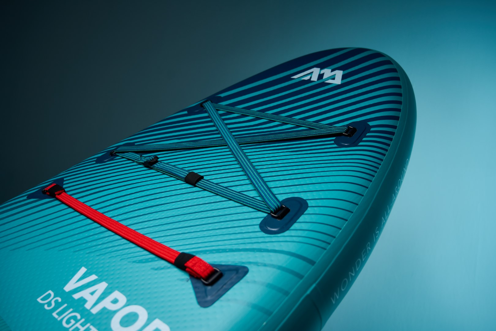 Deska do wiosłowania z niebieskimi i turkusowymi paskami oraz czerwonym paskiem, z tekstem 'VAPOR DS LIGHT'.