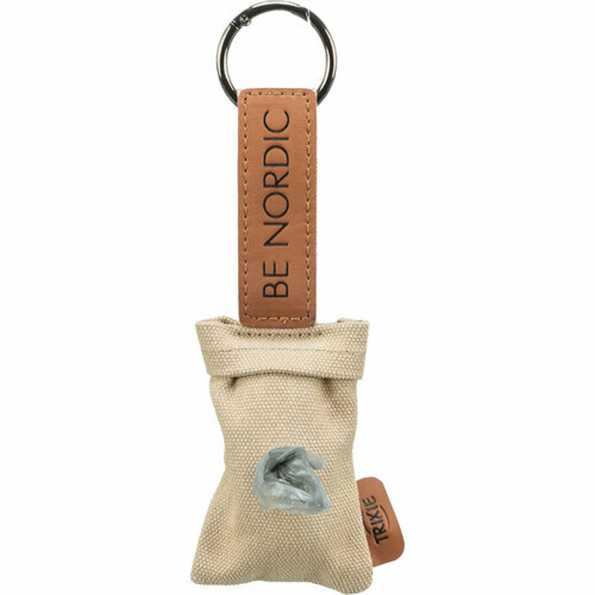 Un dispensador de bolsas para excrementos de perro beige con una etiqueta de cuero marrón que dice 'BE NORDIC'.