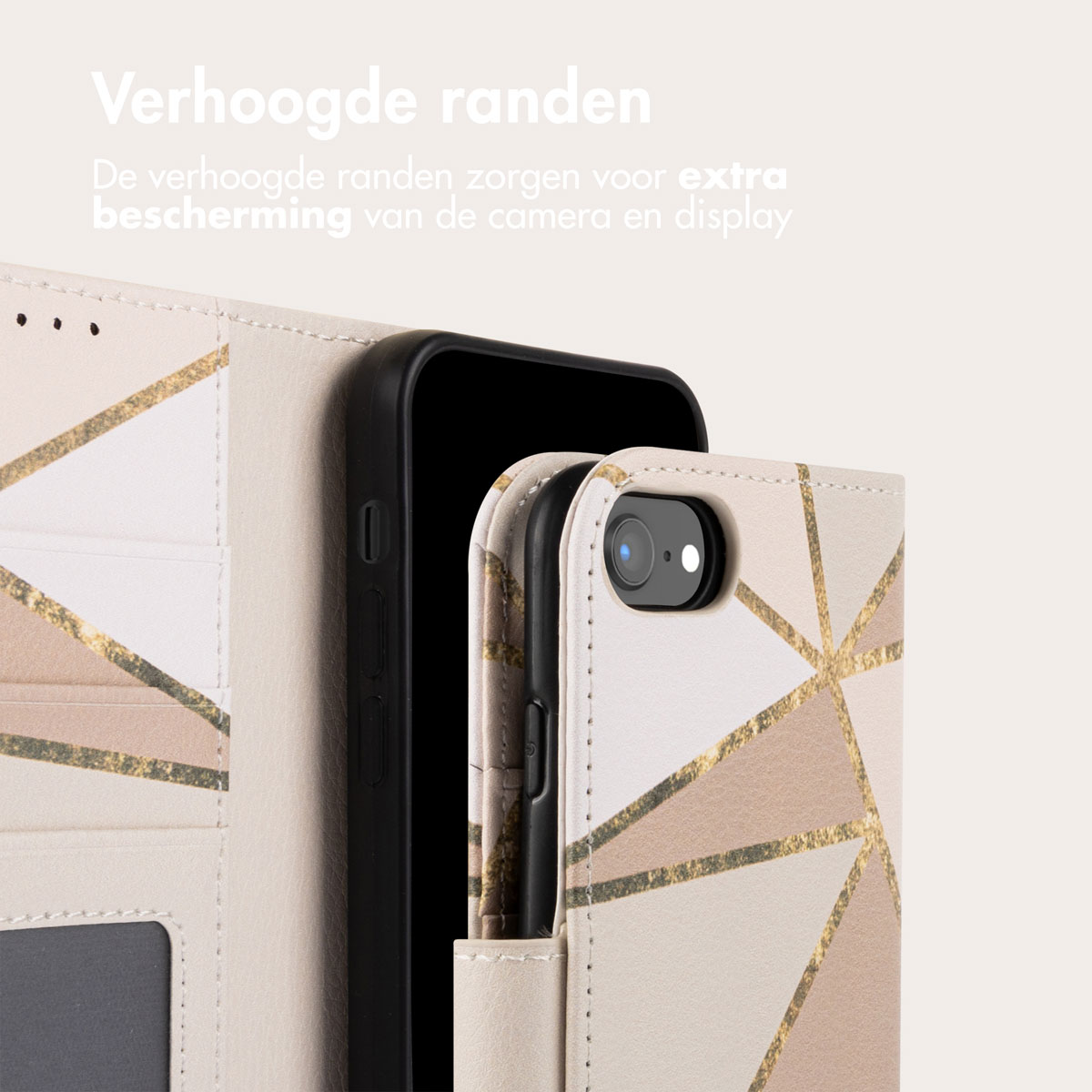Smartphone in een hoesje, close-up. Het hoesje is open en toont de telefoon en het ontwerp.
